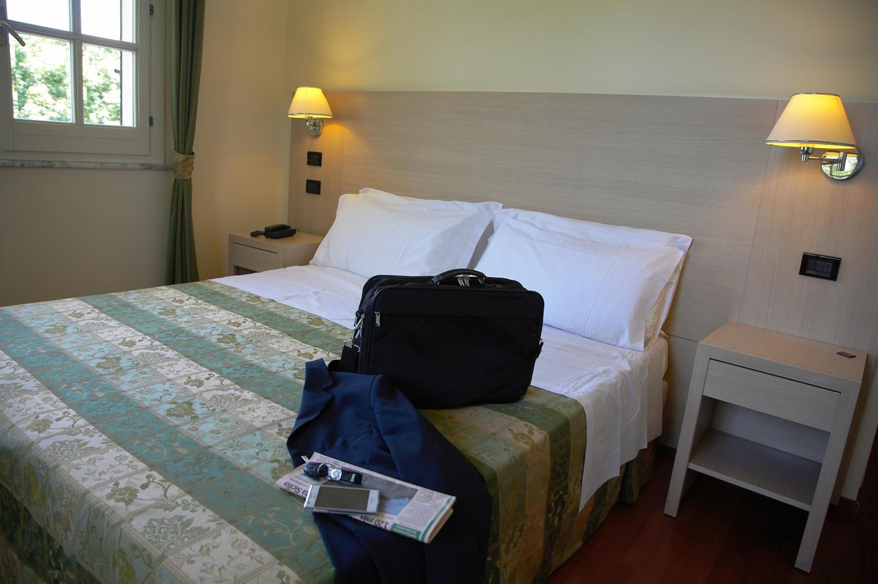 Double or Twin Room with Balcony - Photo 11