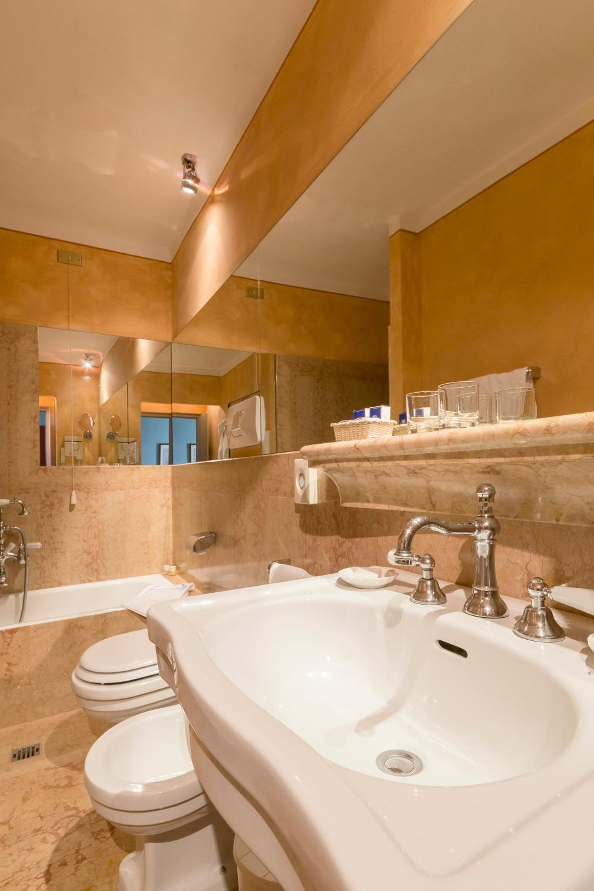 Double Room with Lake View photo 3