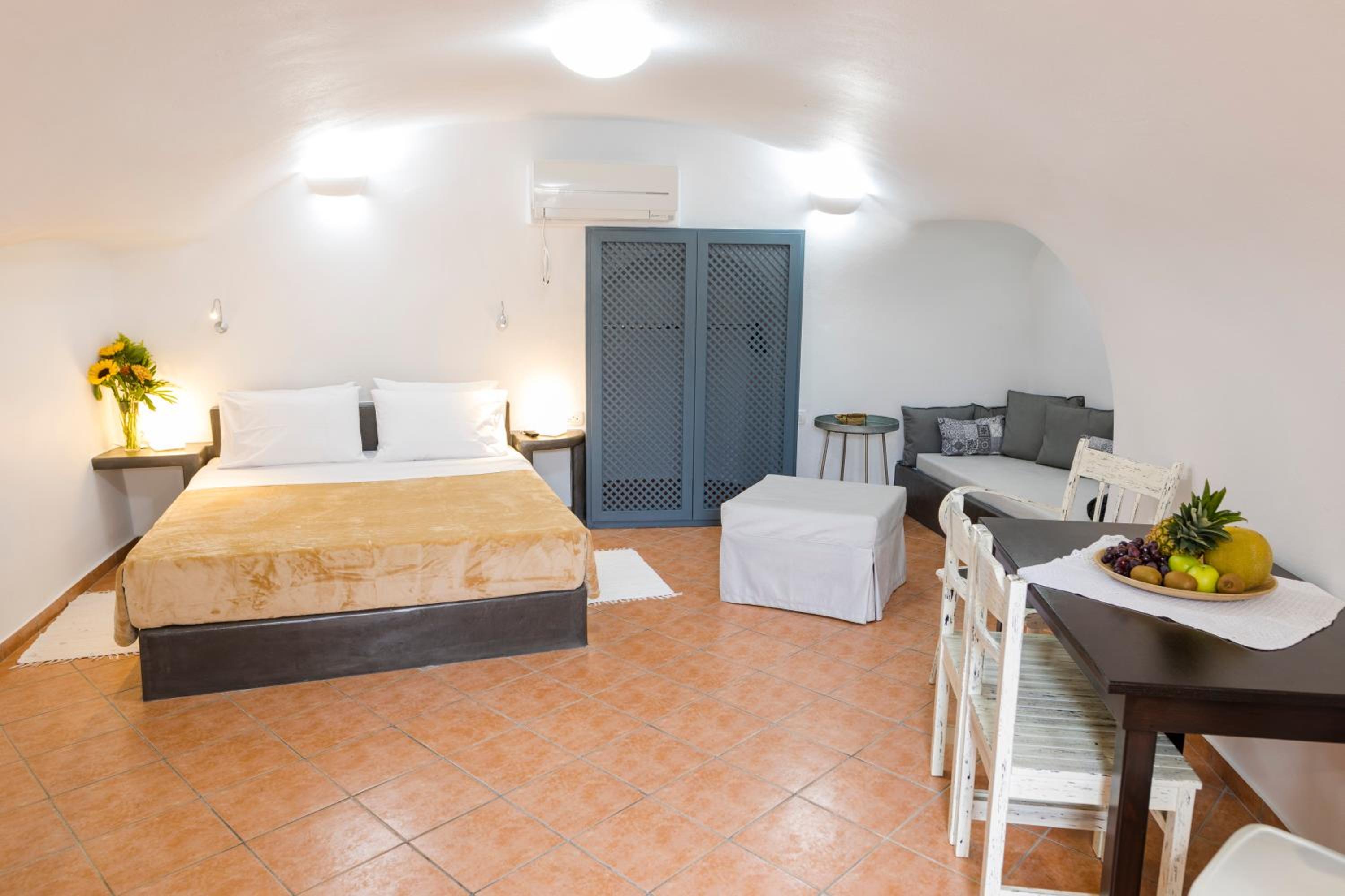 Superior Apartment with Outdoor Cave hot tub