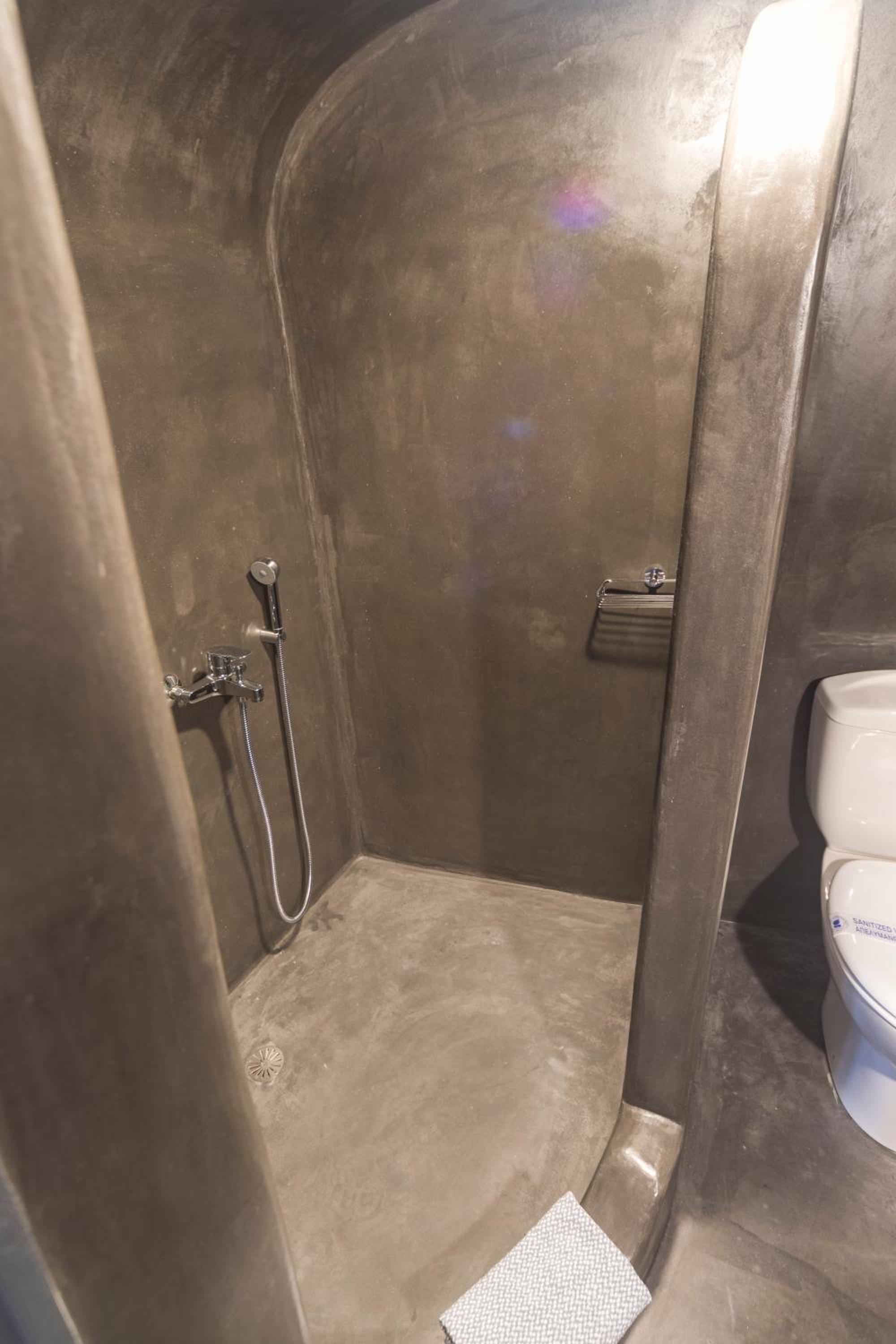 Superior Apartment with Outdoor Cave hot tub photo 2