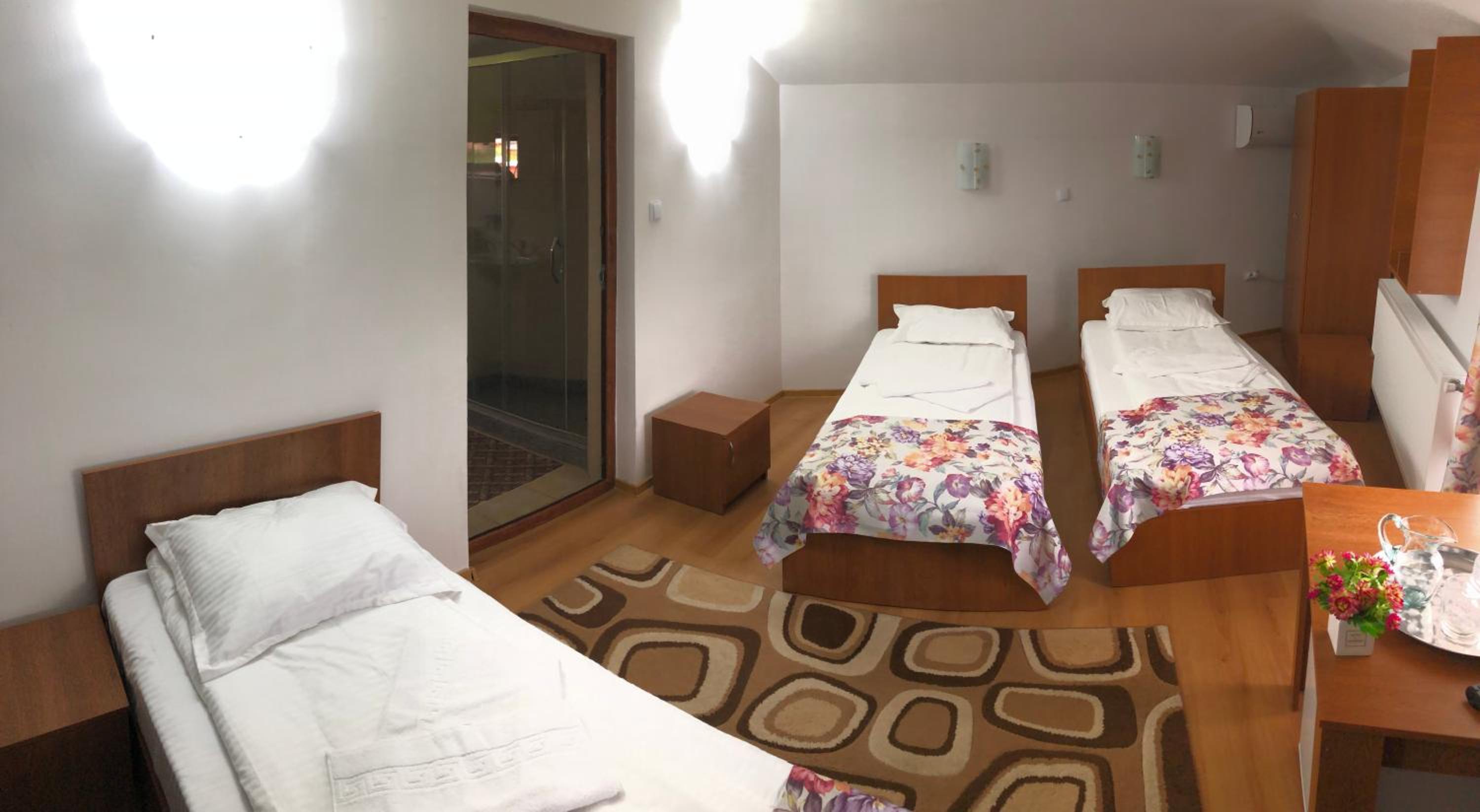 Deluxe Double or Twin Room - Photo 2