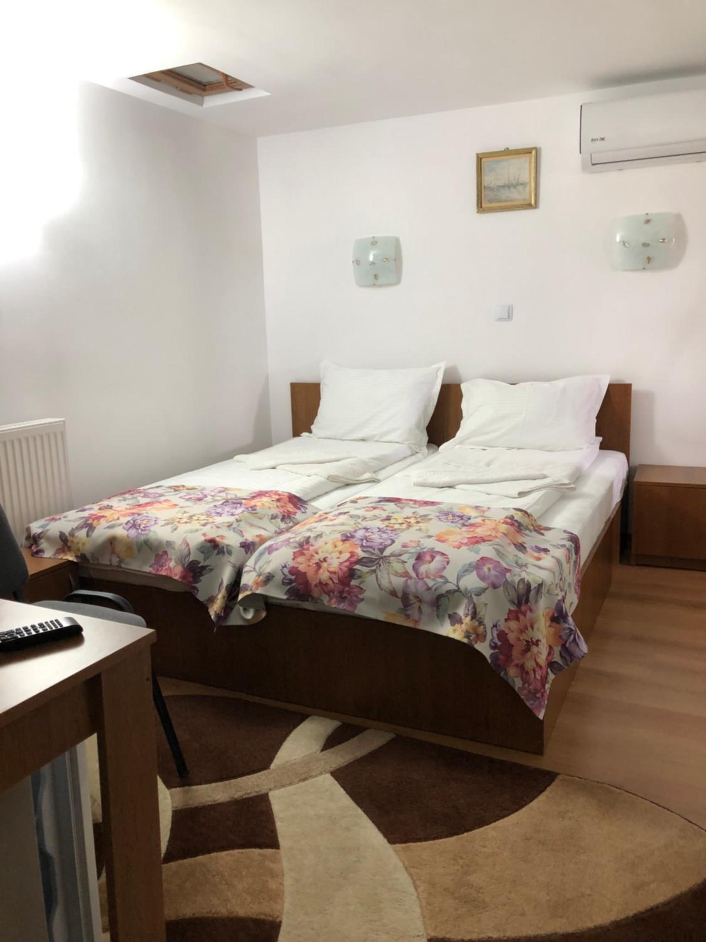 Deluxe Double or Twin Room - Photo 5