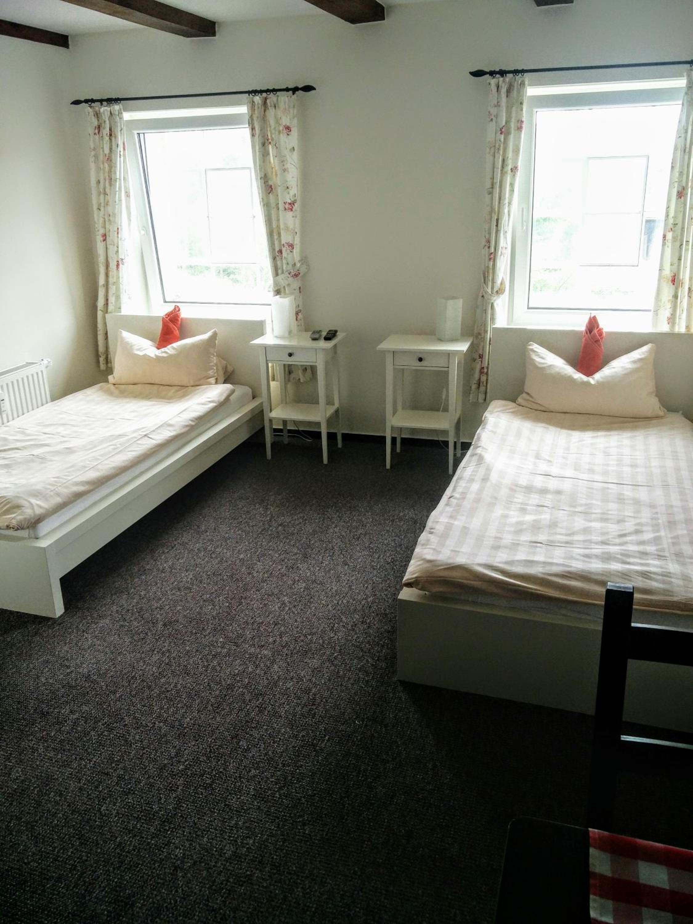 Economy Twin Room photo 1
