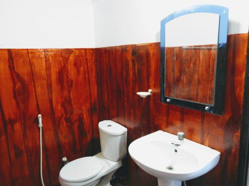 Budget Double Room with Shared Bathroom photo 3