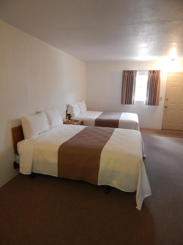 2 Queen Beds Non-Smoking - Photo 16