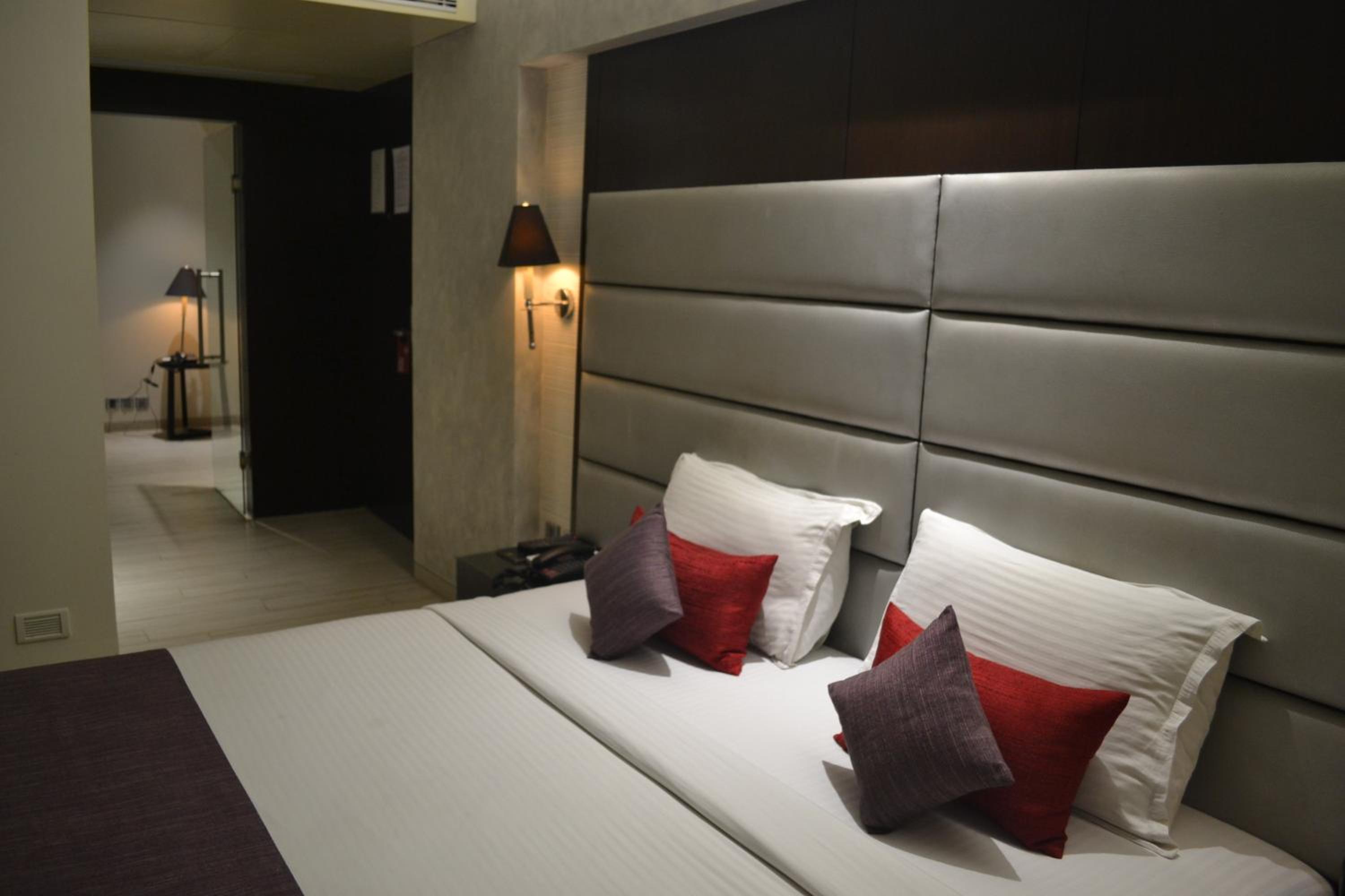 Deluxe Suite - Photo 5