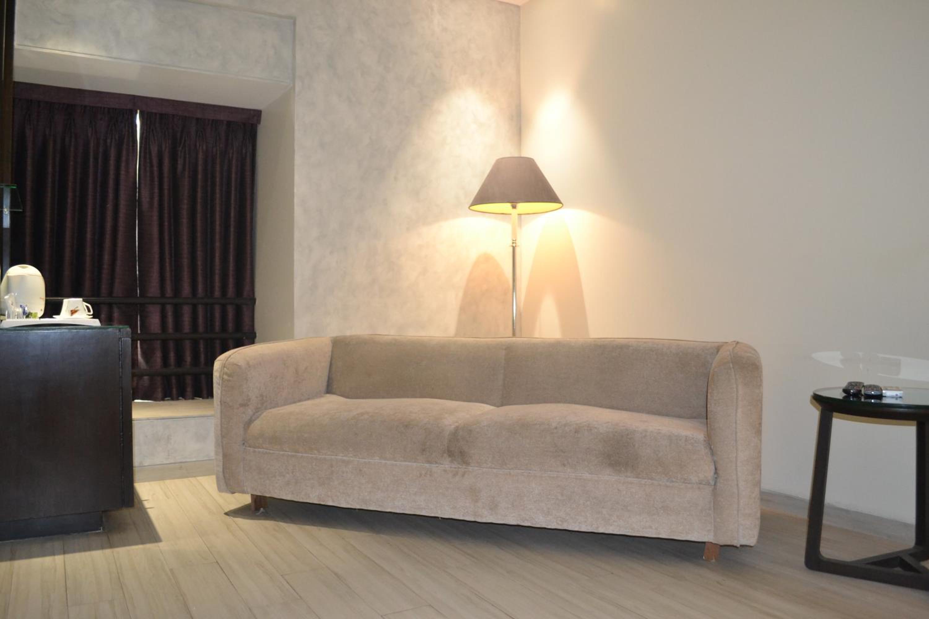 Deluxe Suite - Photo 6