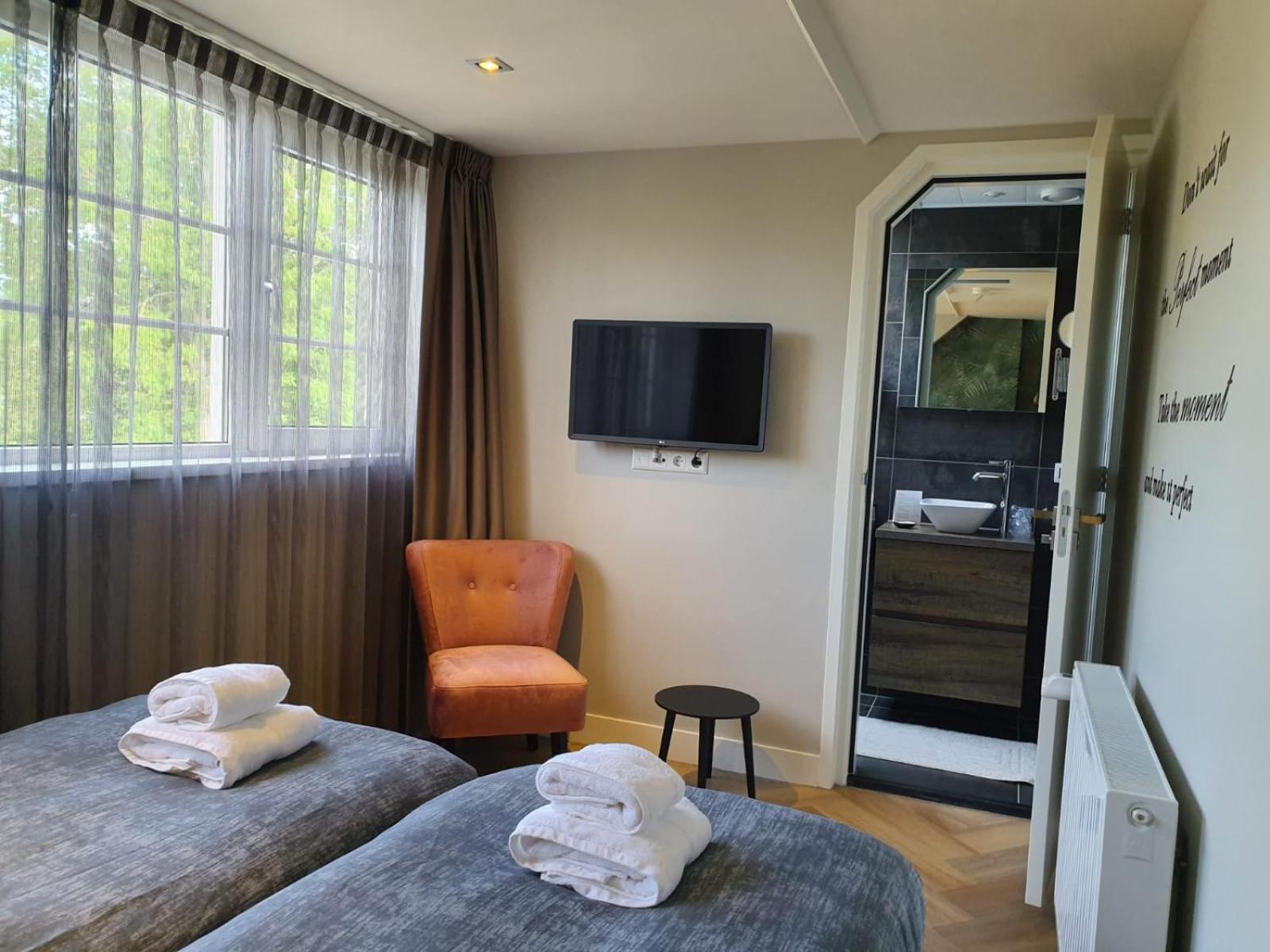 Standard Twin Room - Photo 7
