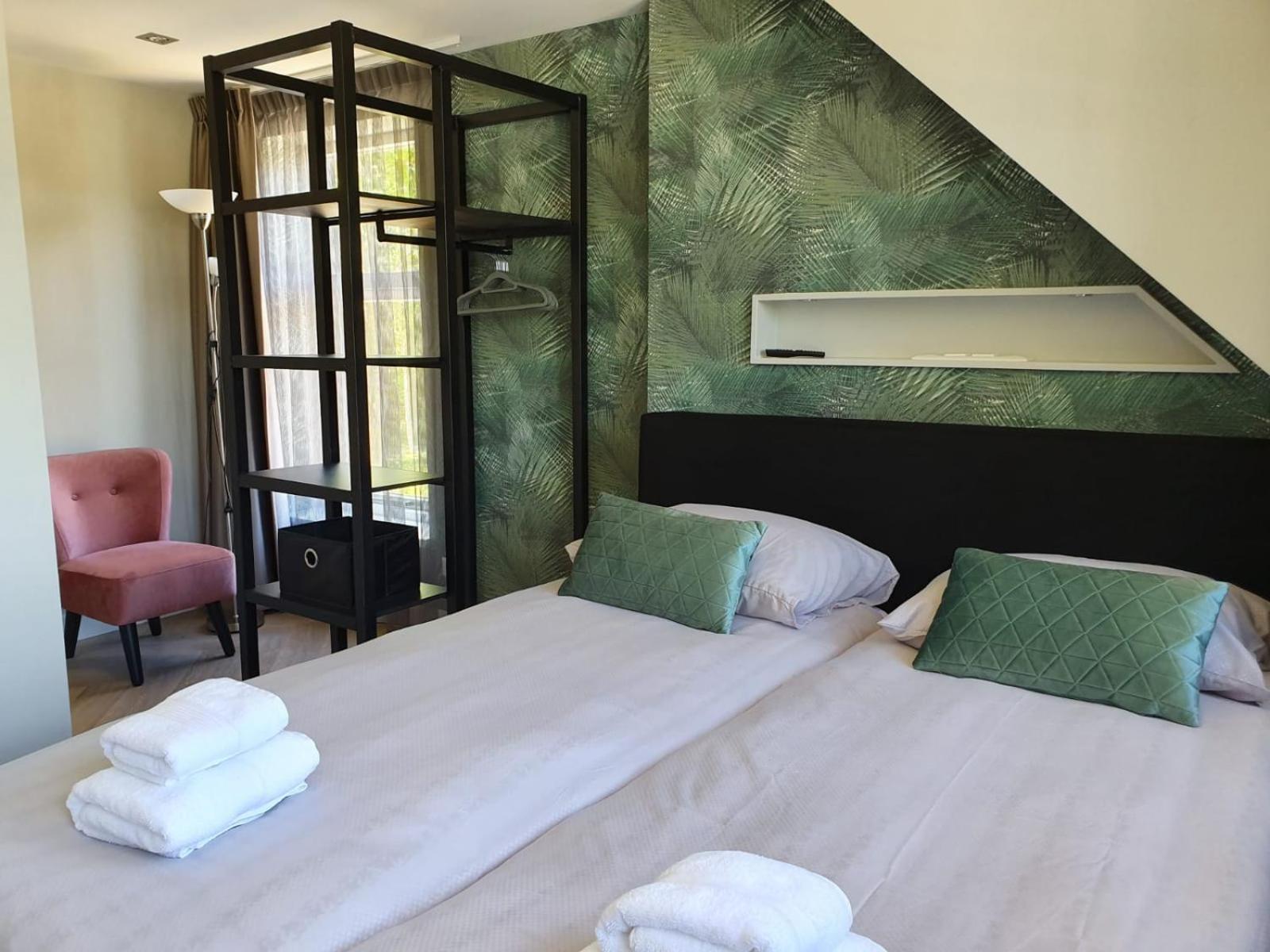 Standard Twin Room - Photo 6