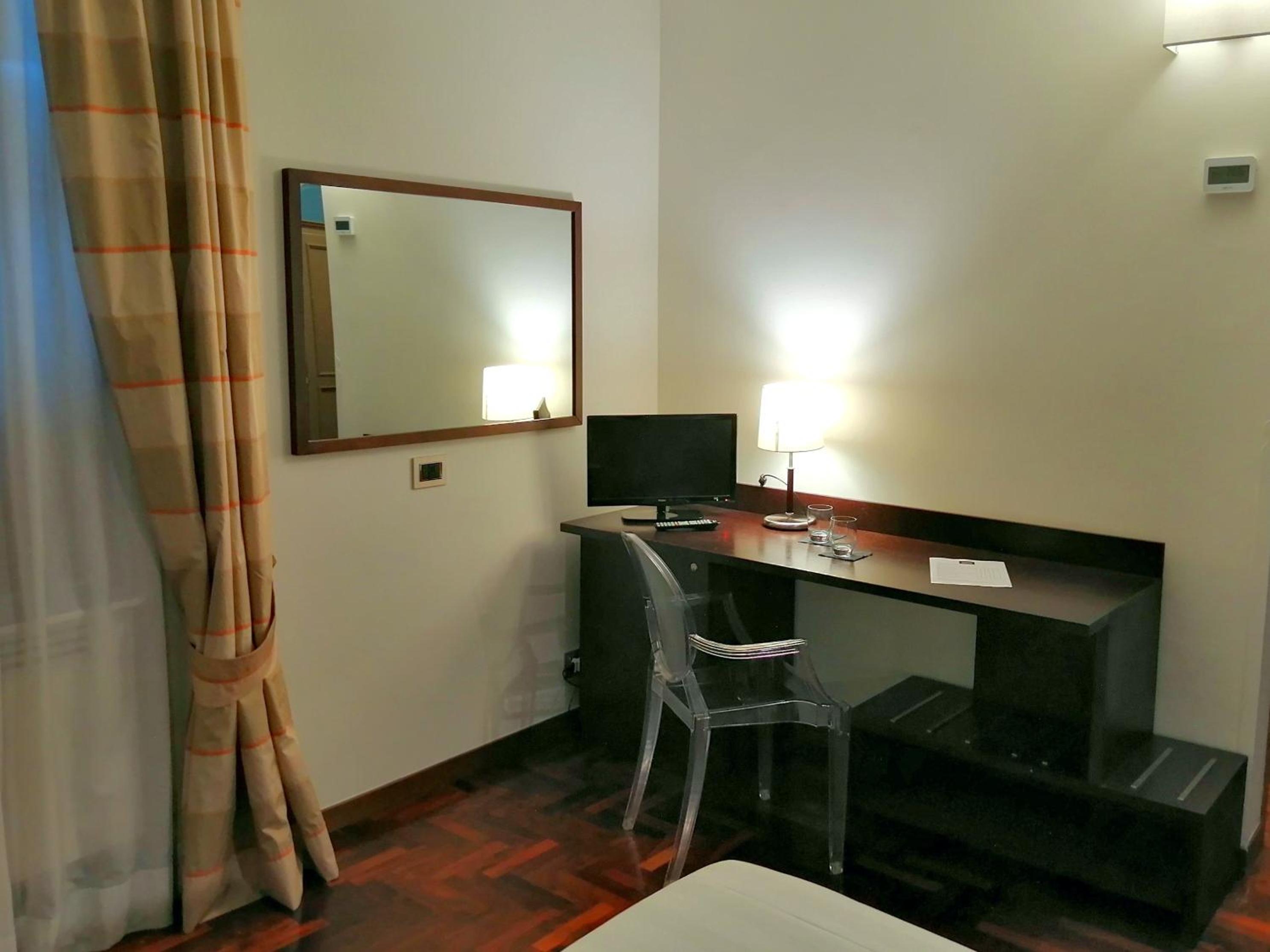 Standard Triple Room - Photo 8