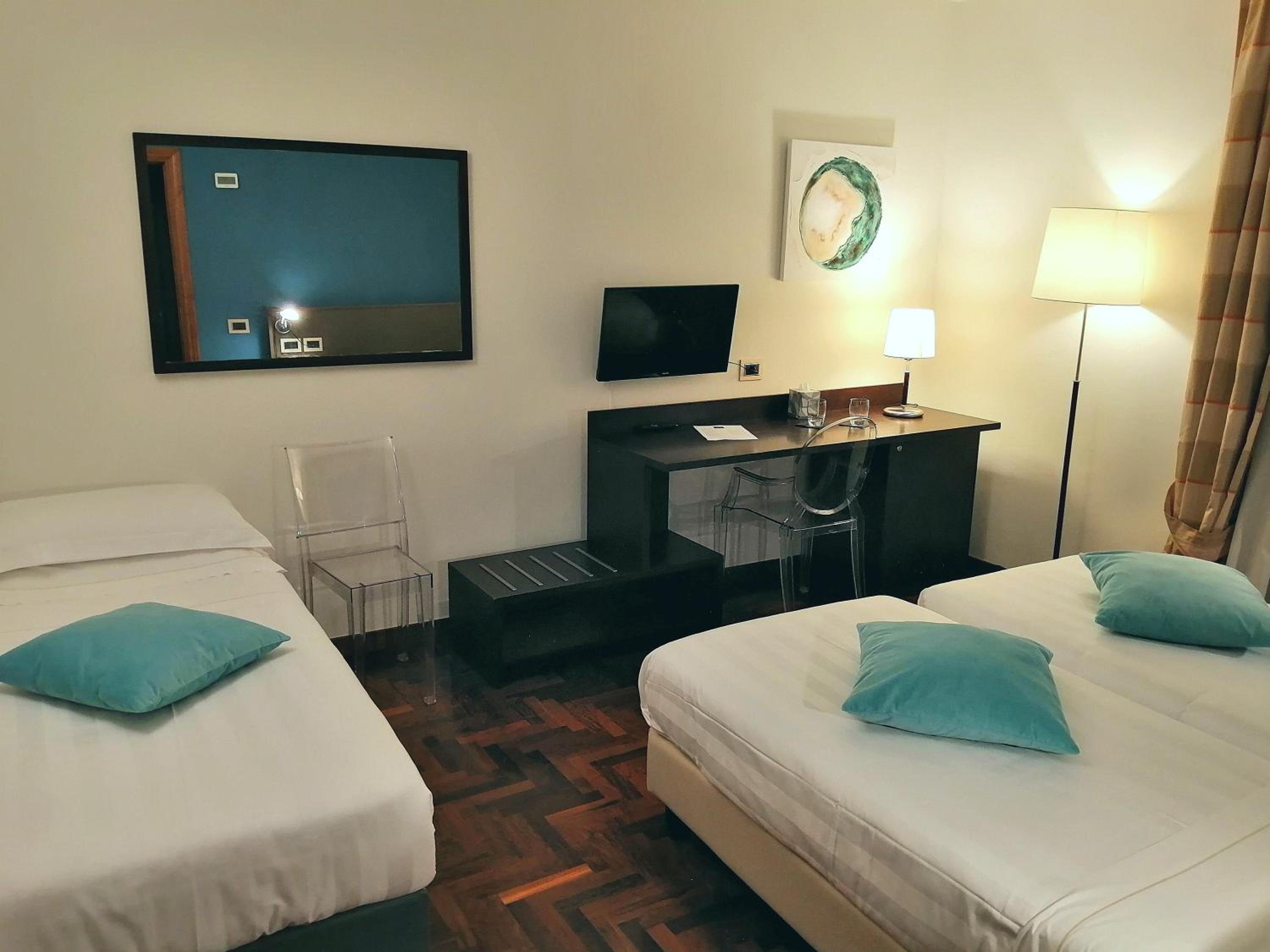 Standard Triple Room - Photo 11
