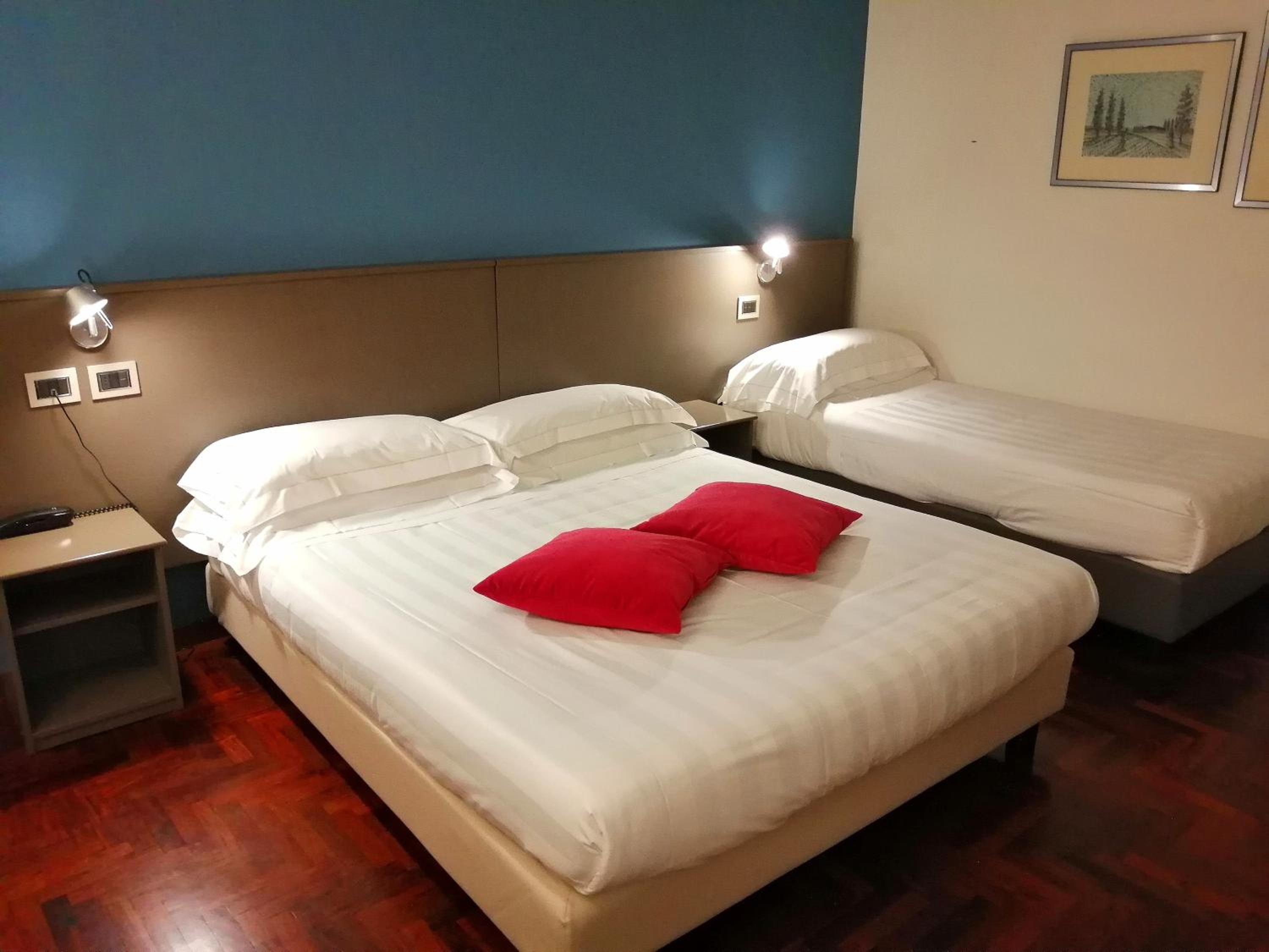 Standard Triple Room - Photo 10