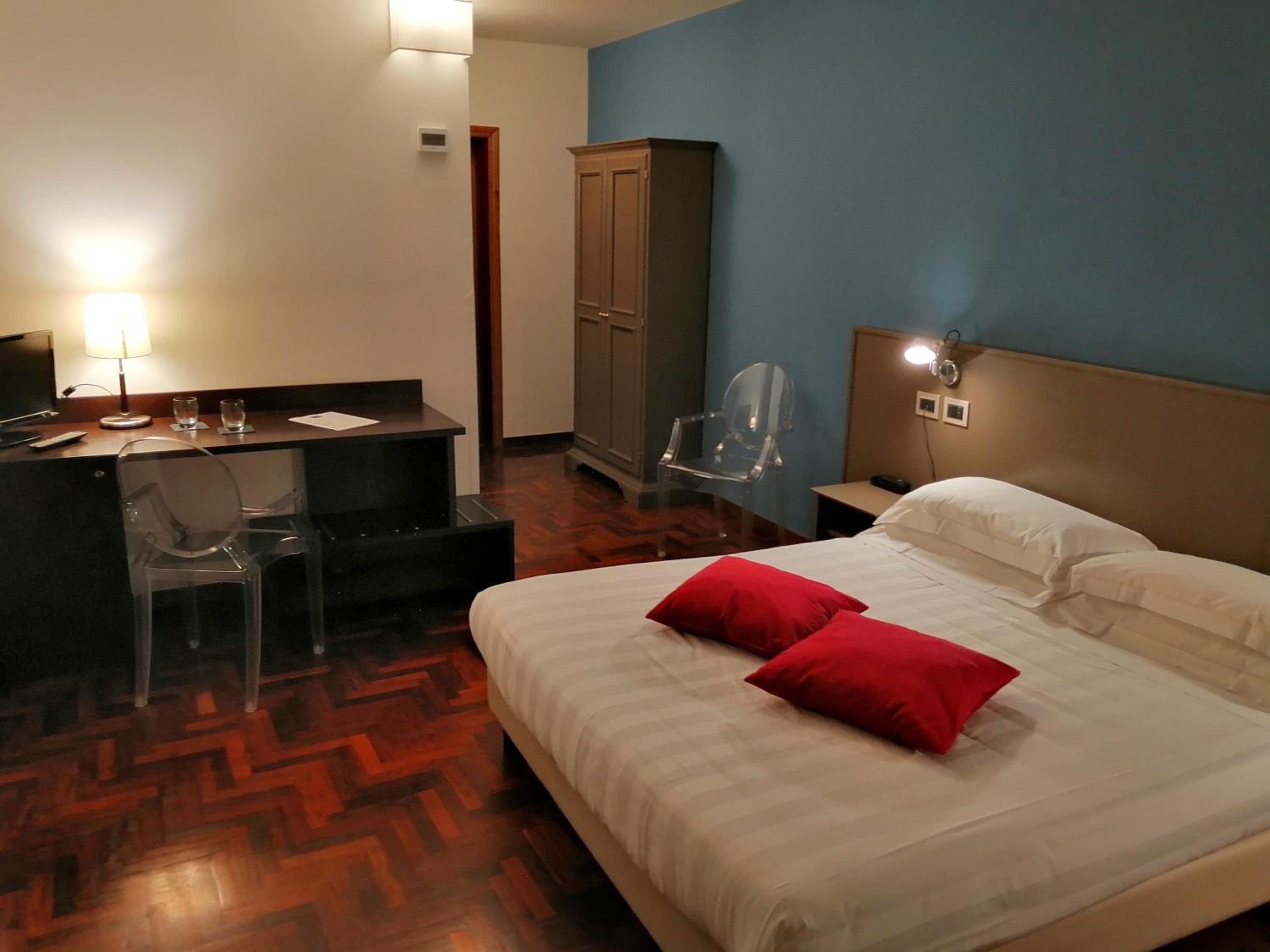 Standard Triple Room - Photo 7