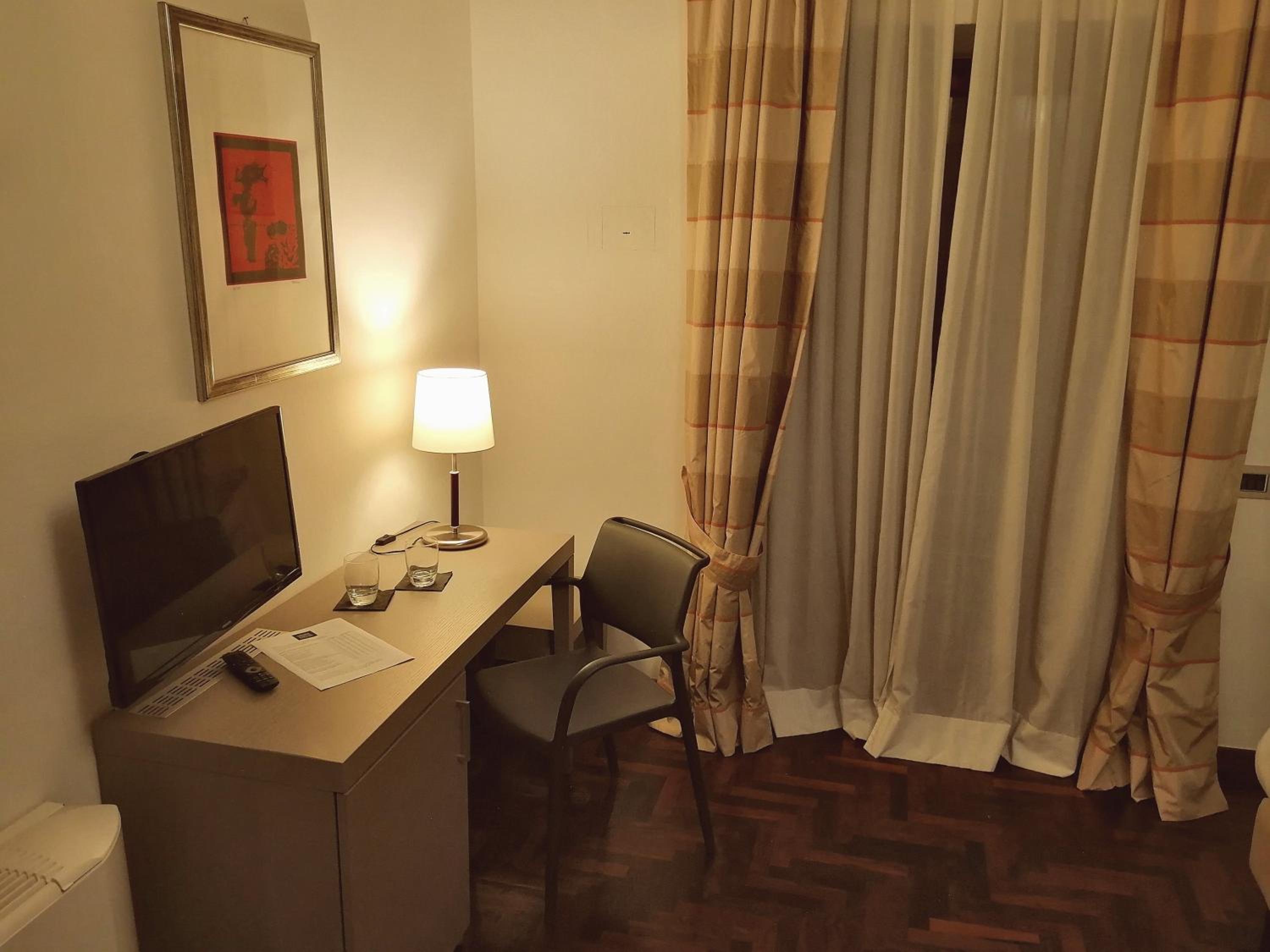 Standard Double or Twin Room - Photo 1