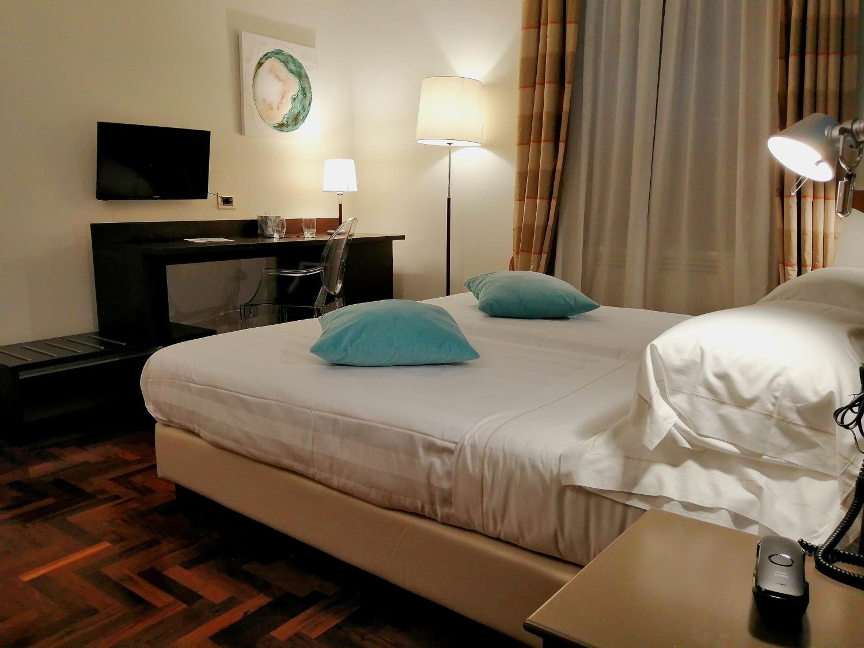 Standard Double or Twin Room - Photo 15