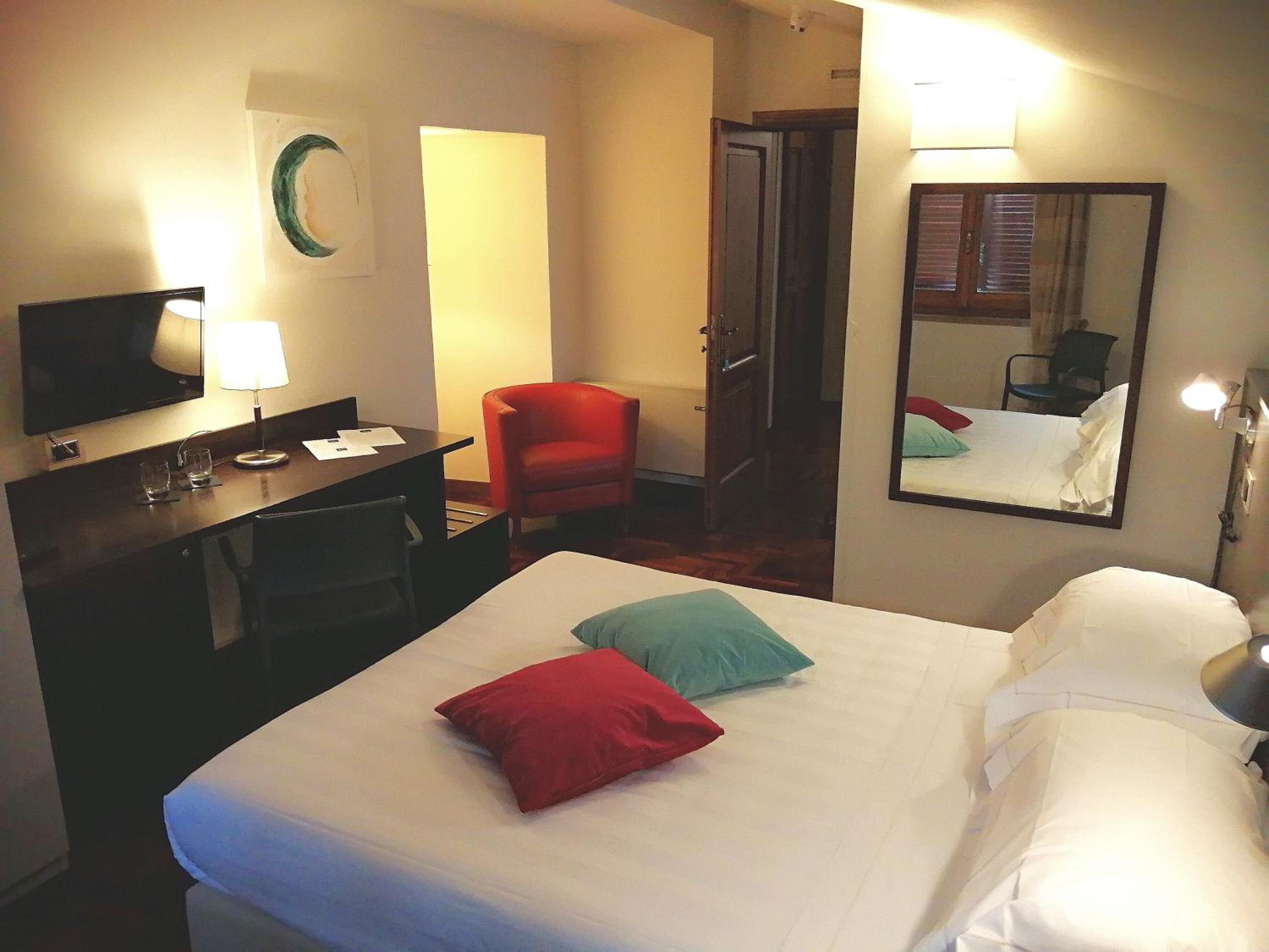 Standard Double or Twin Room - Photo 2