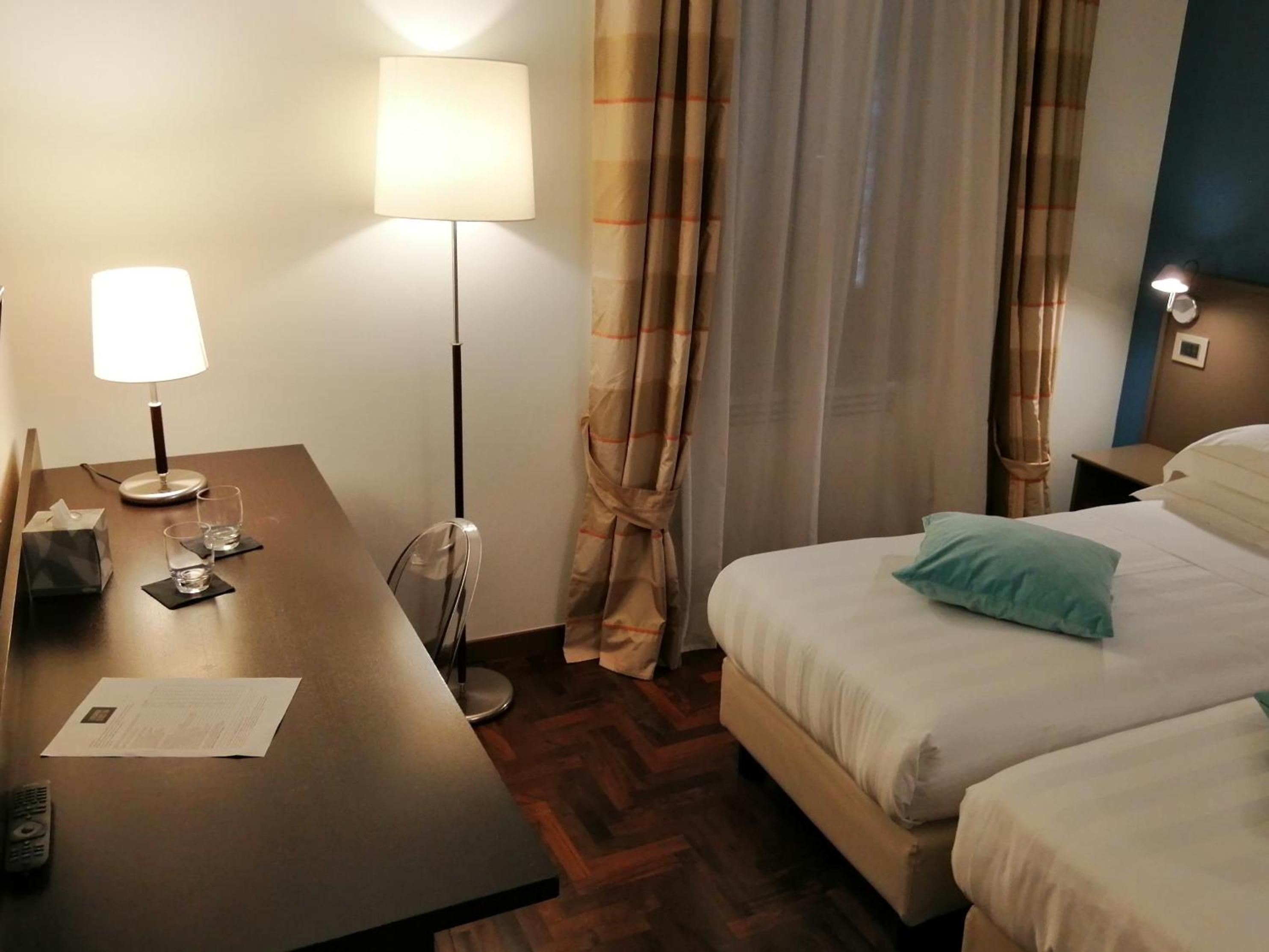 Standard Double or Twin Room - Photo 3