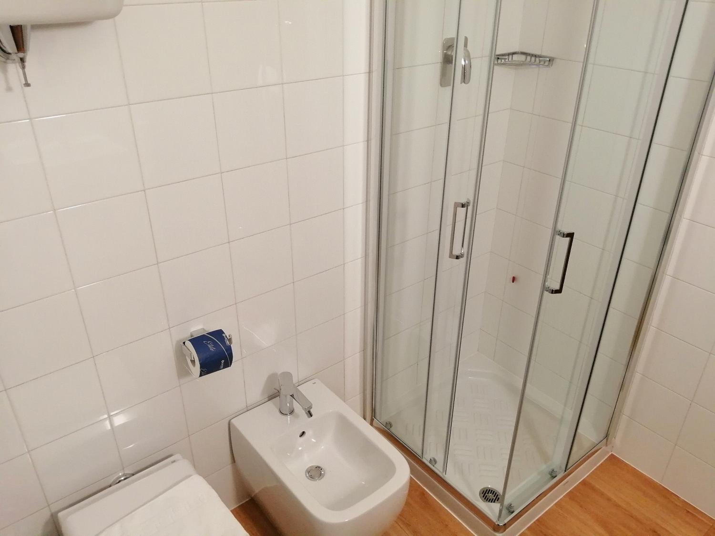 Standard Double or Twin Room - Photo 5