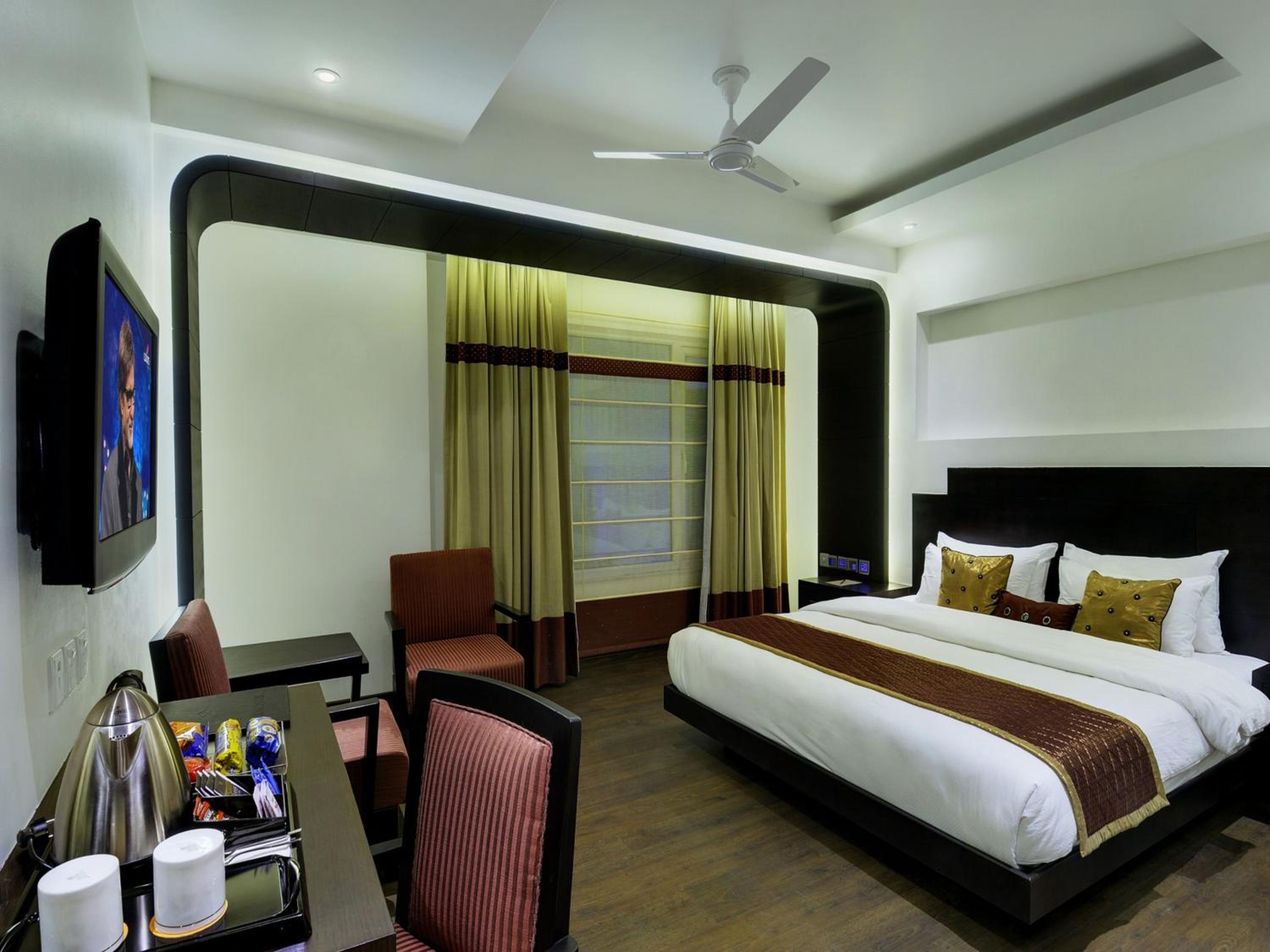 Premier Studio With Air-purifier, Window & Free Airport Pick-up photo 1