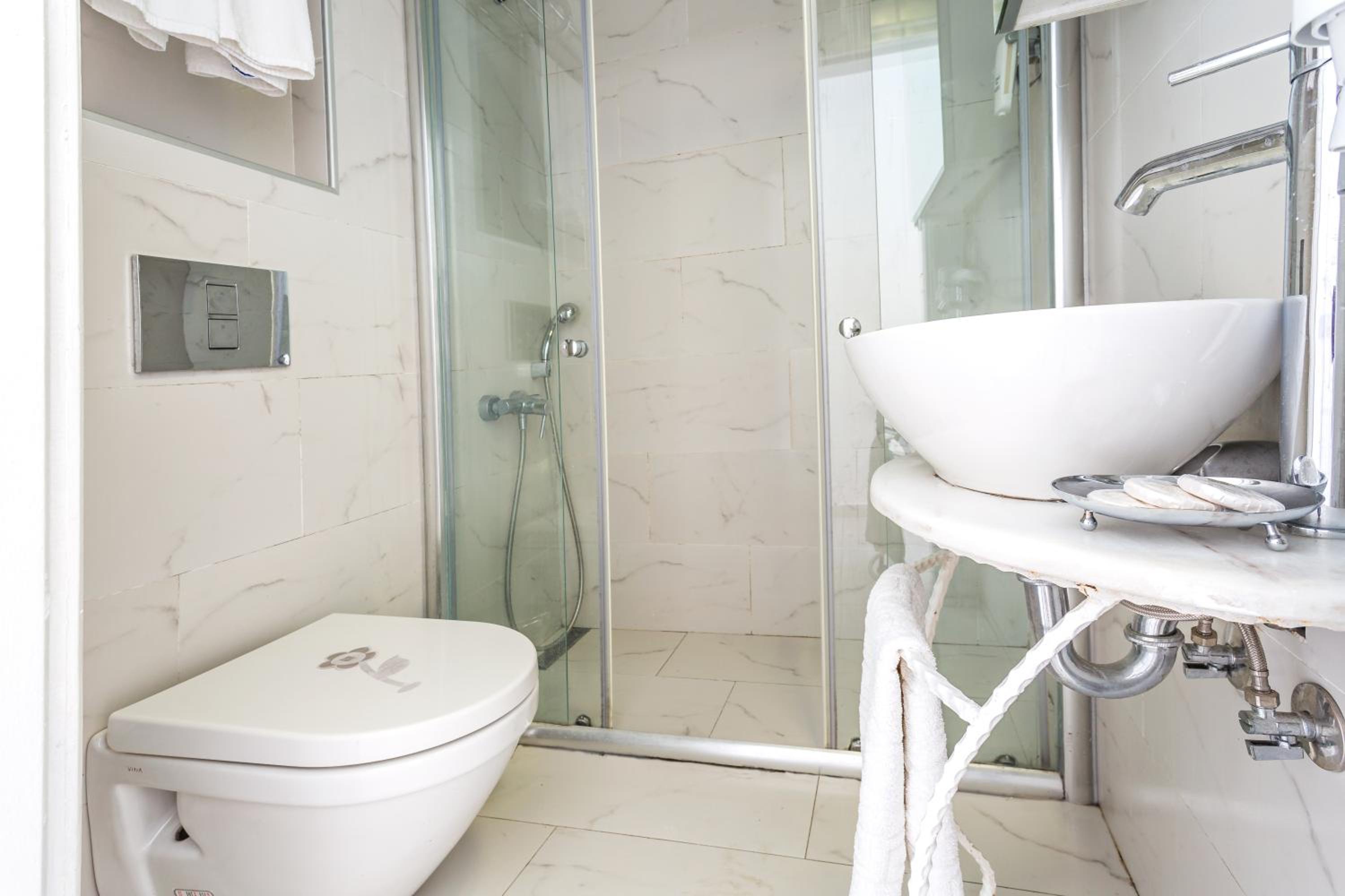 Budget Double or Twin Room - Photo 6