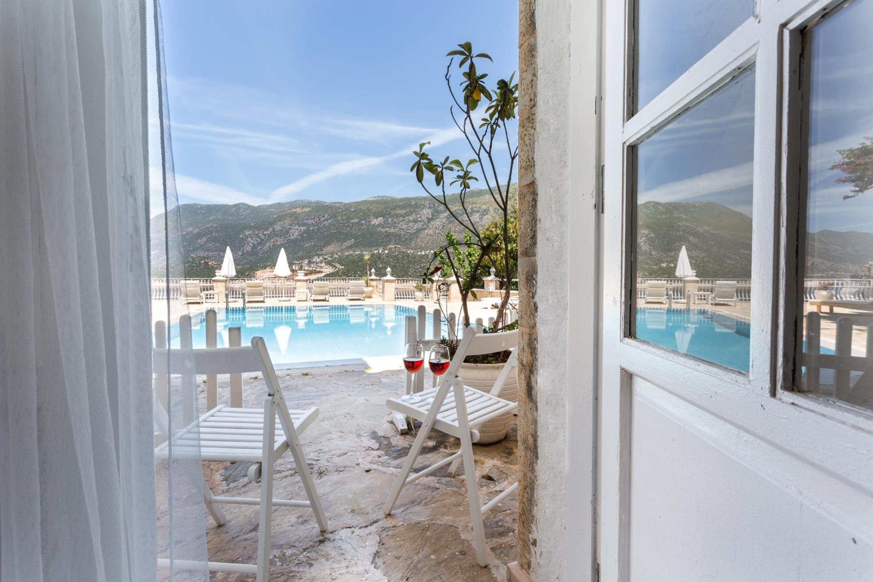 Standard Triple Room with Sea View - Photo 18