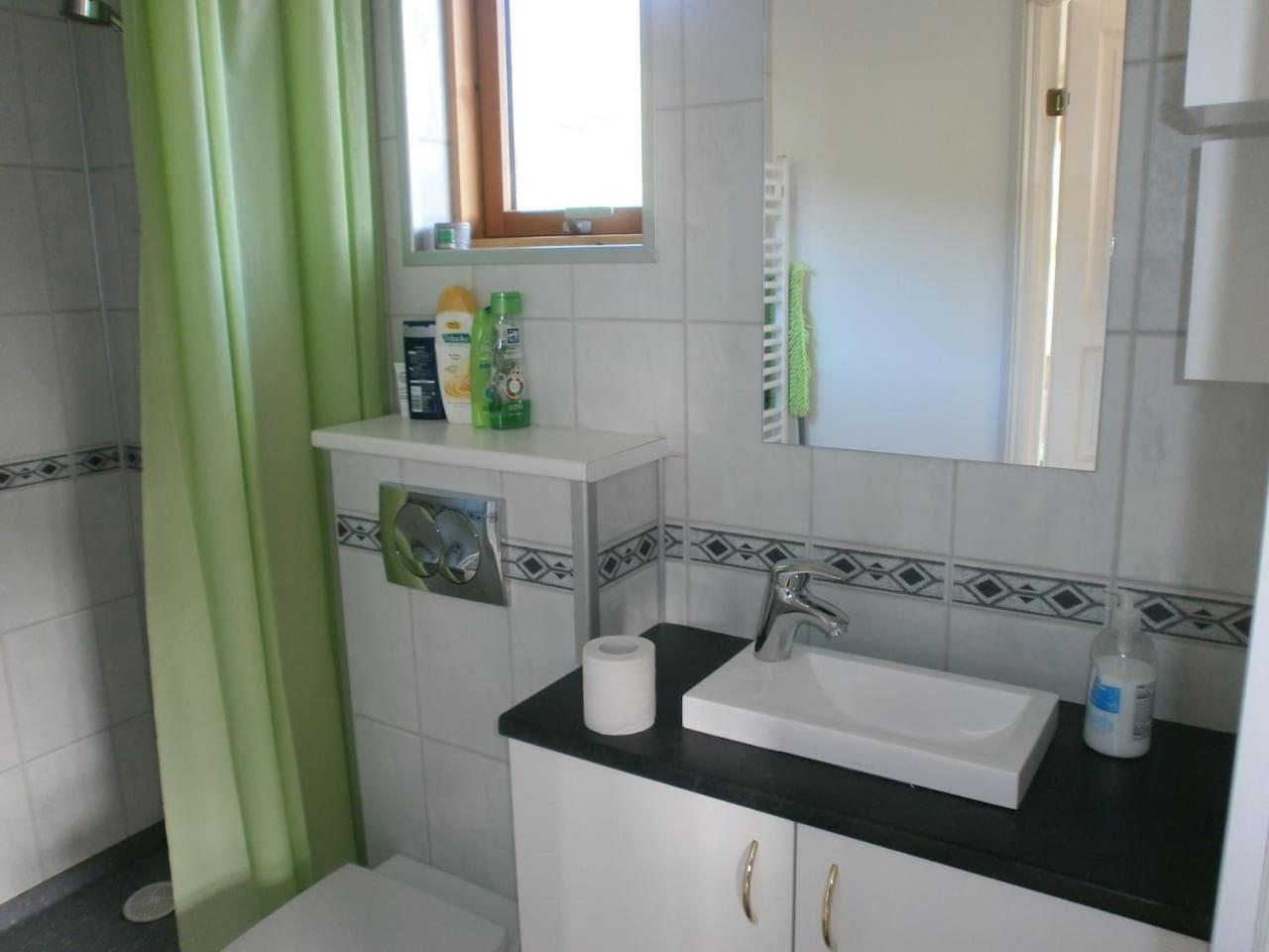 One-Bedroom House photo 2