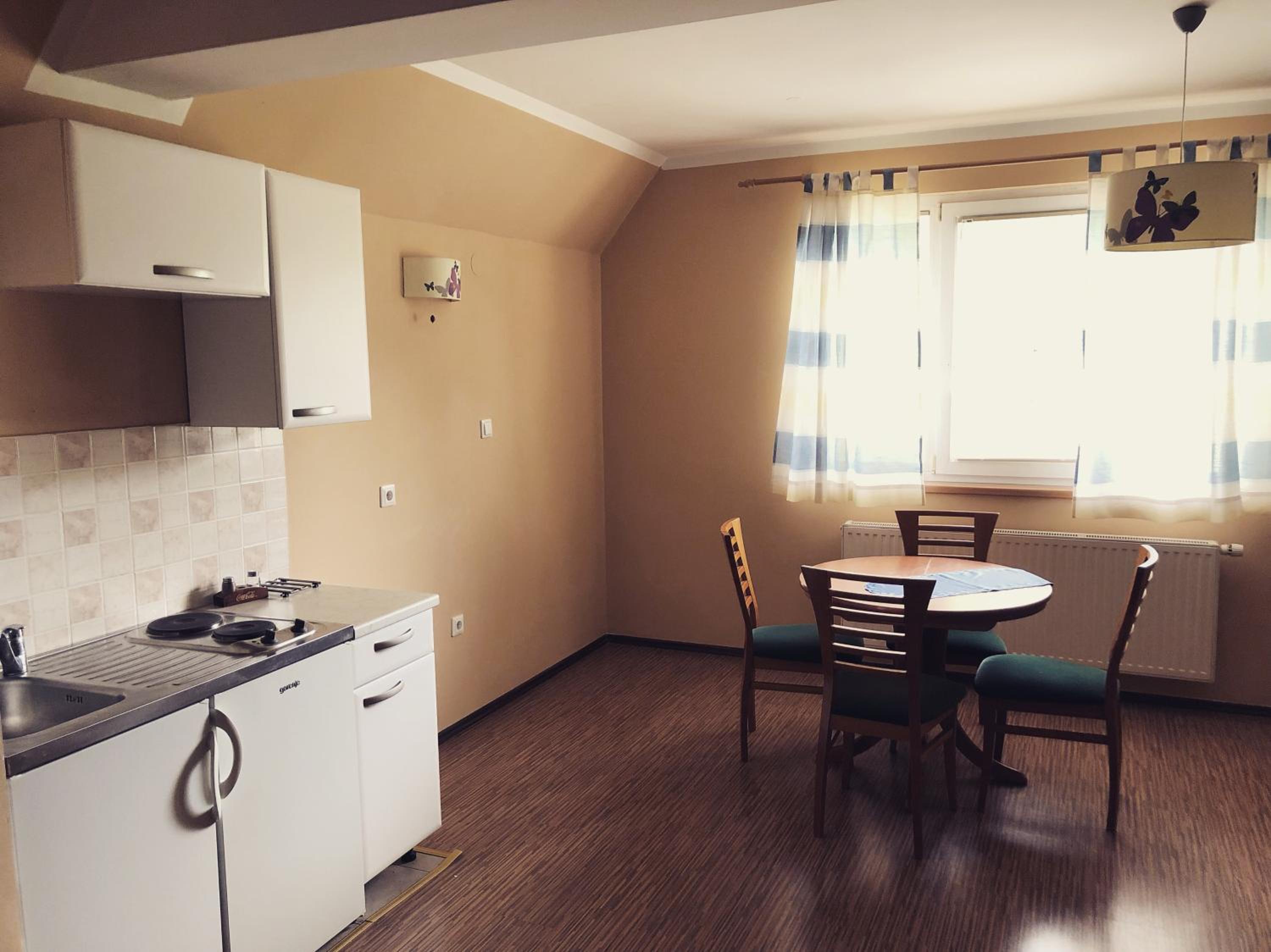 Apartment with Balcony - Photo 8