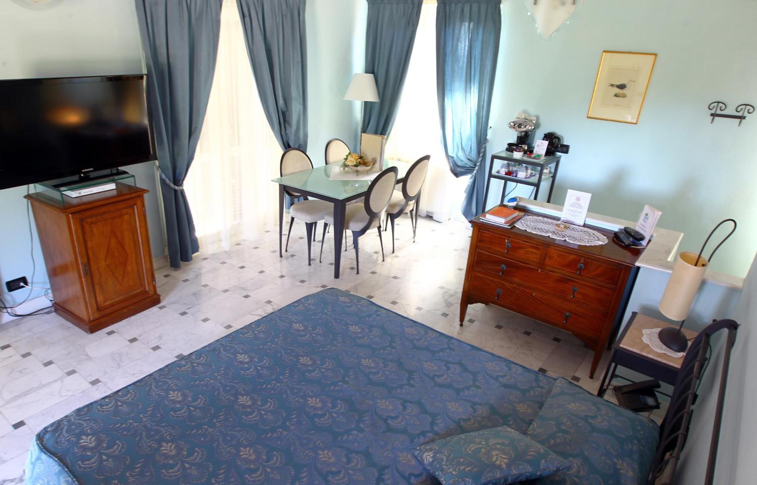 Suite - Photo 8