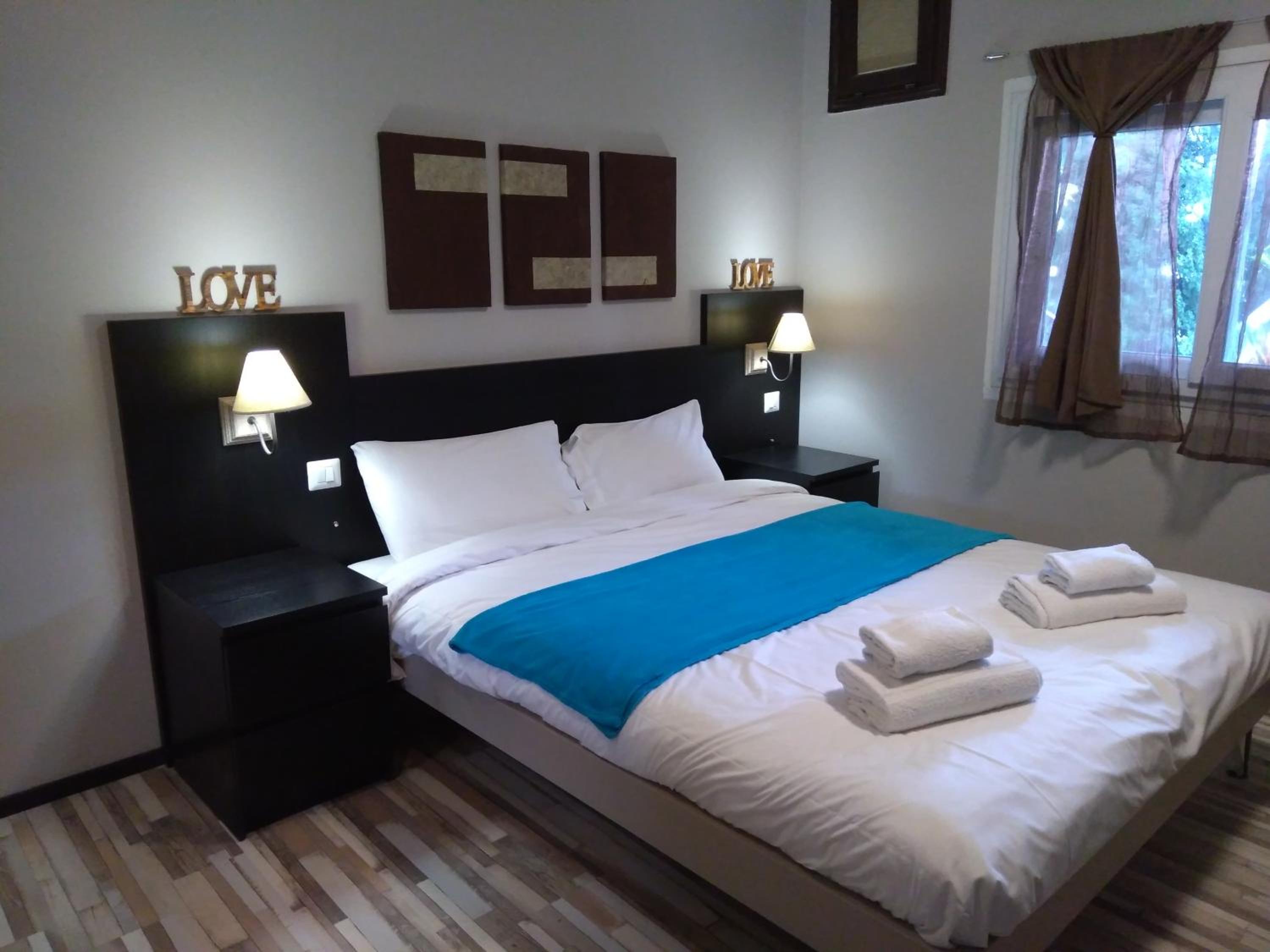 One-Bedroom Apartment (5 Adults)