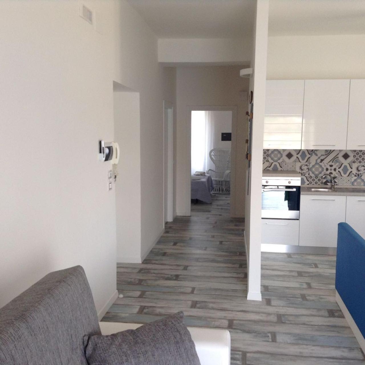 Apartment with Sea View - Photo 4