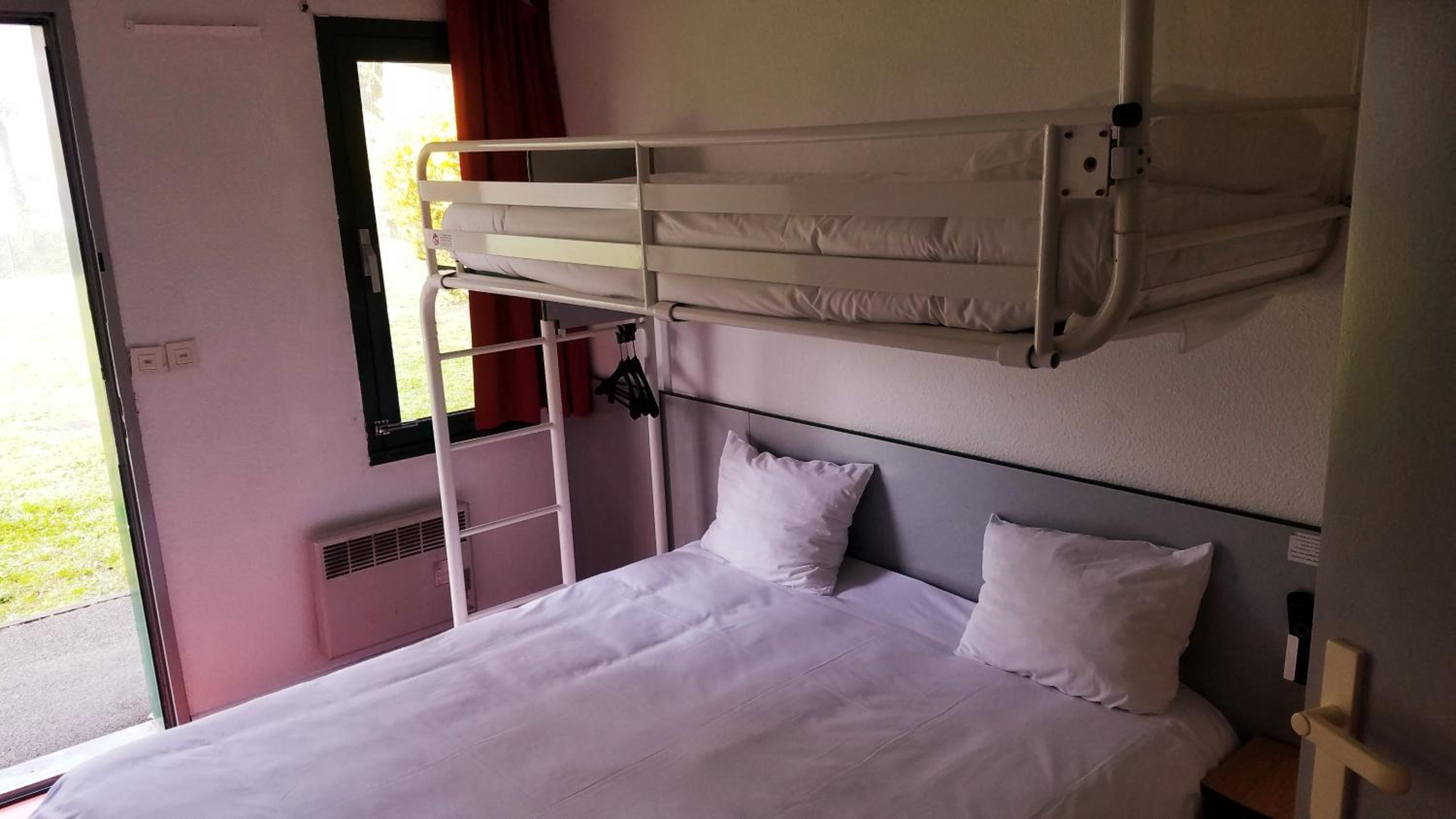 Triple Room (1 Double Bed + 1 Single Bed) photo 3