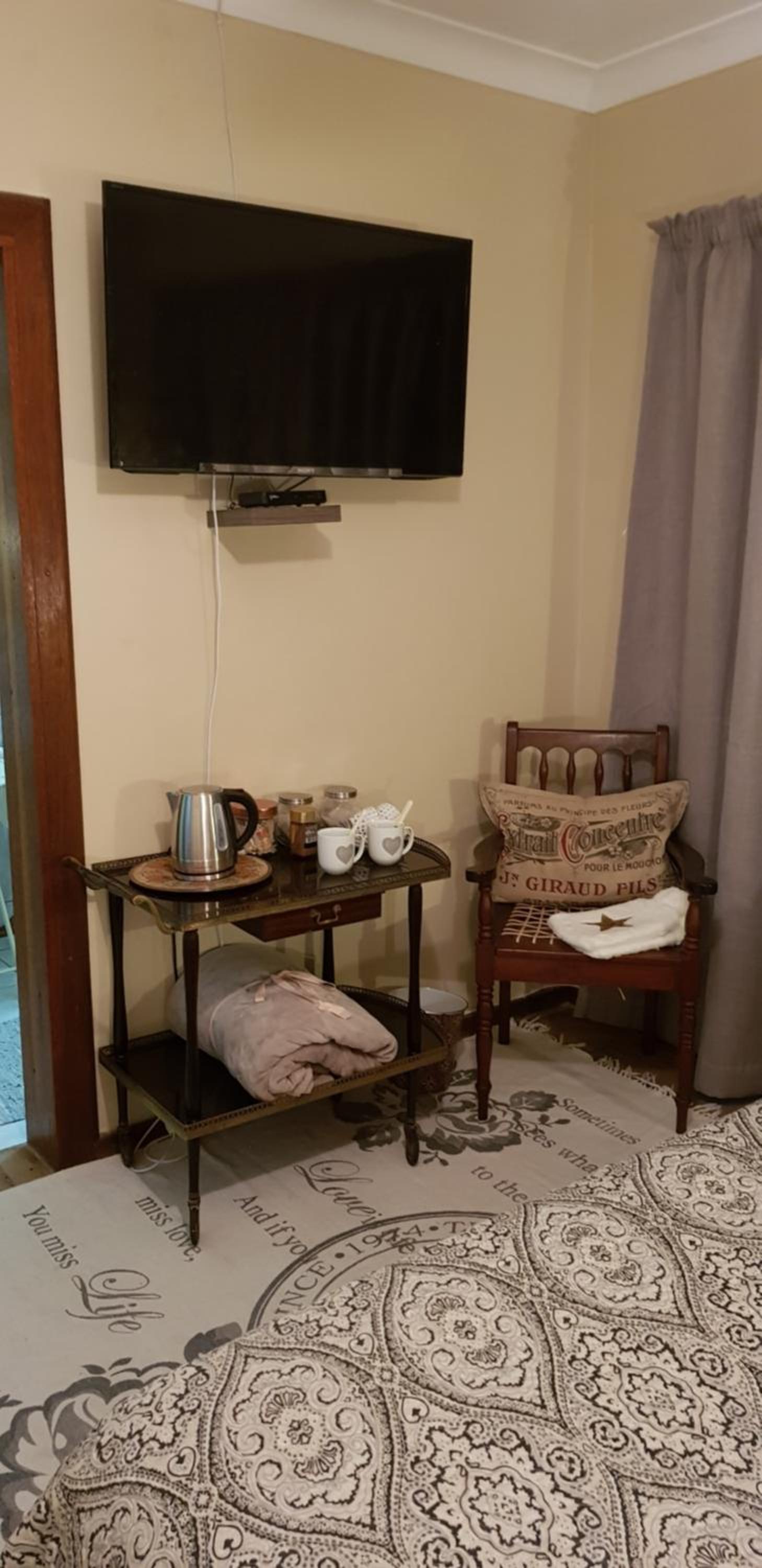 Deluxe Queen Room - Photo 10