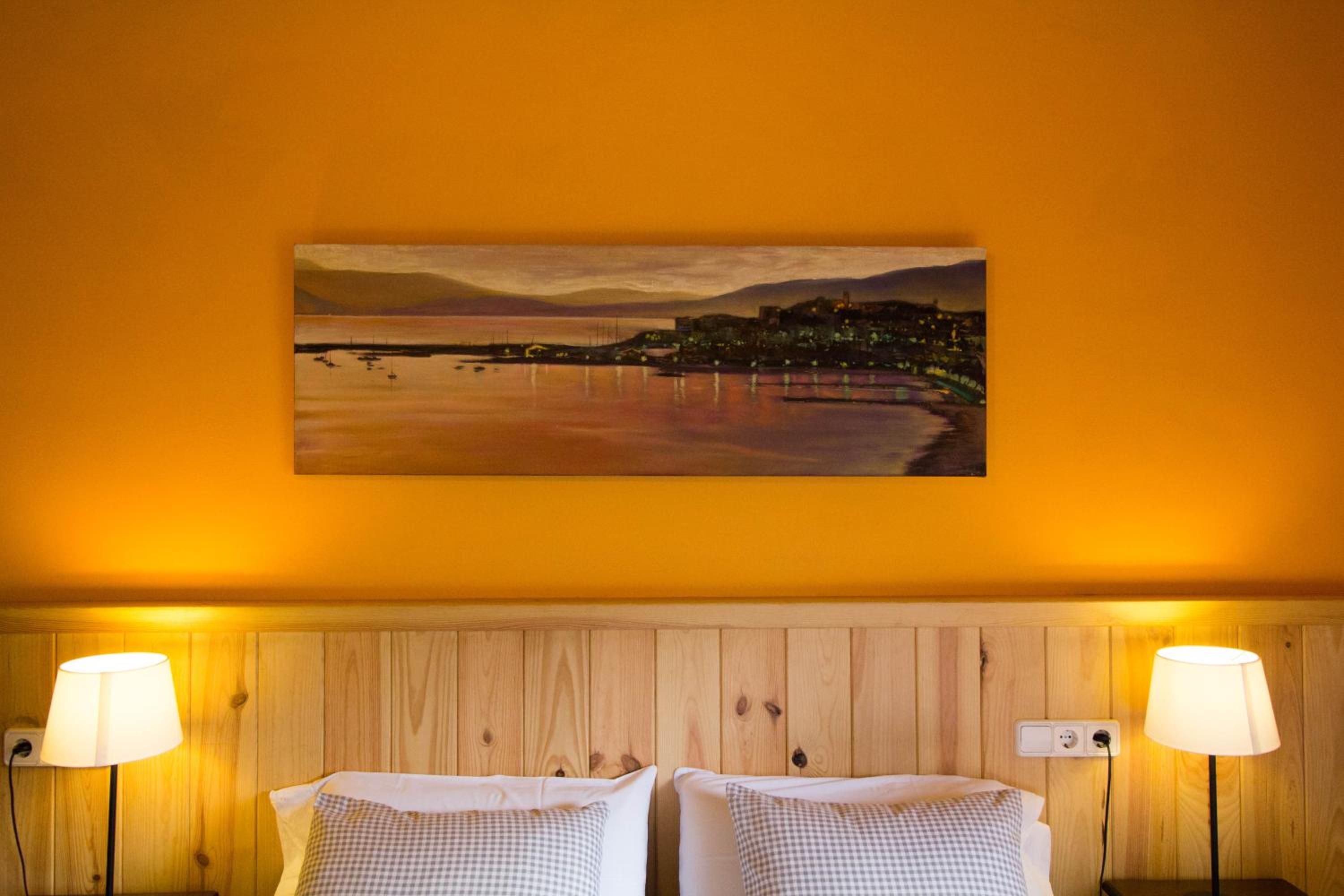 Double or Twin Room with Balcony and Mountain View - Photo 7