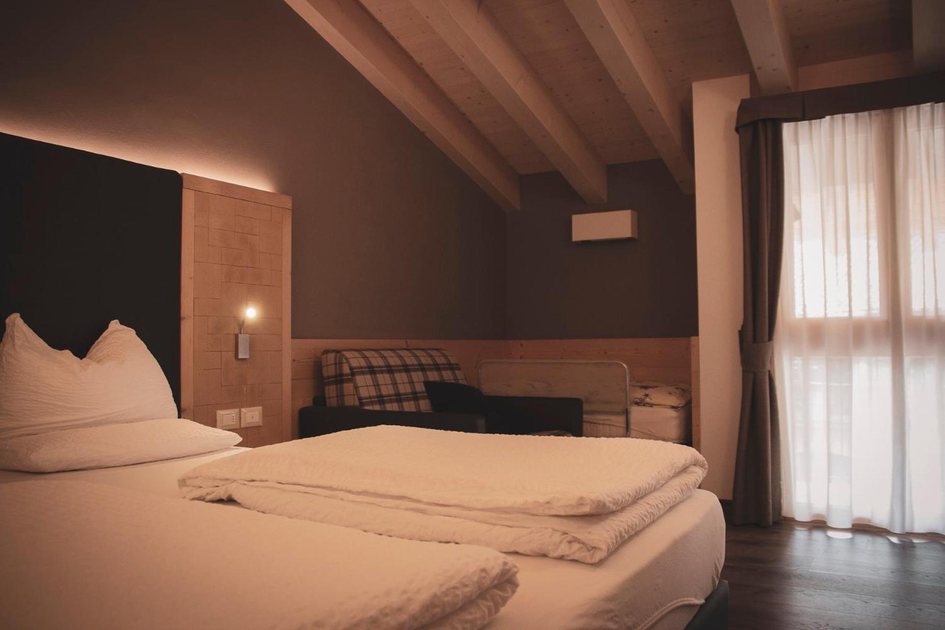 Deluxe Family Suite - Photo 1