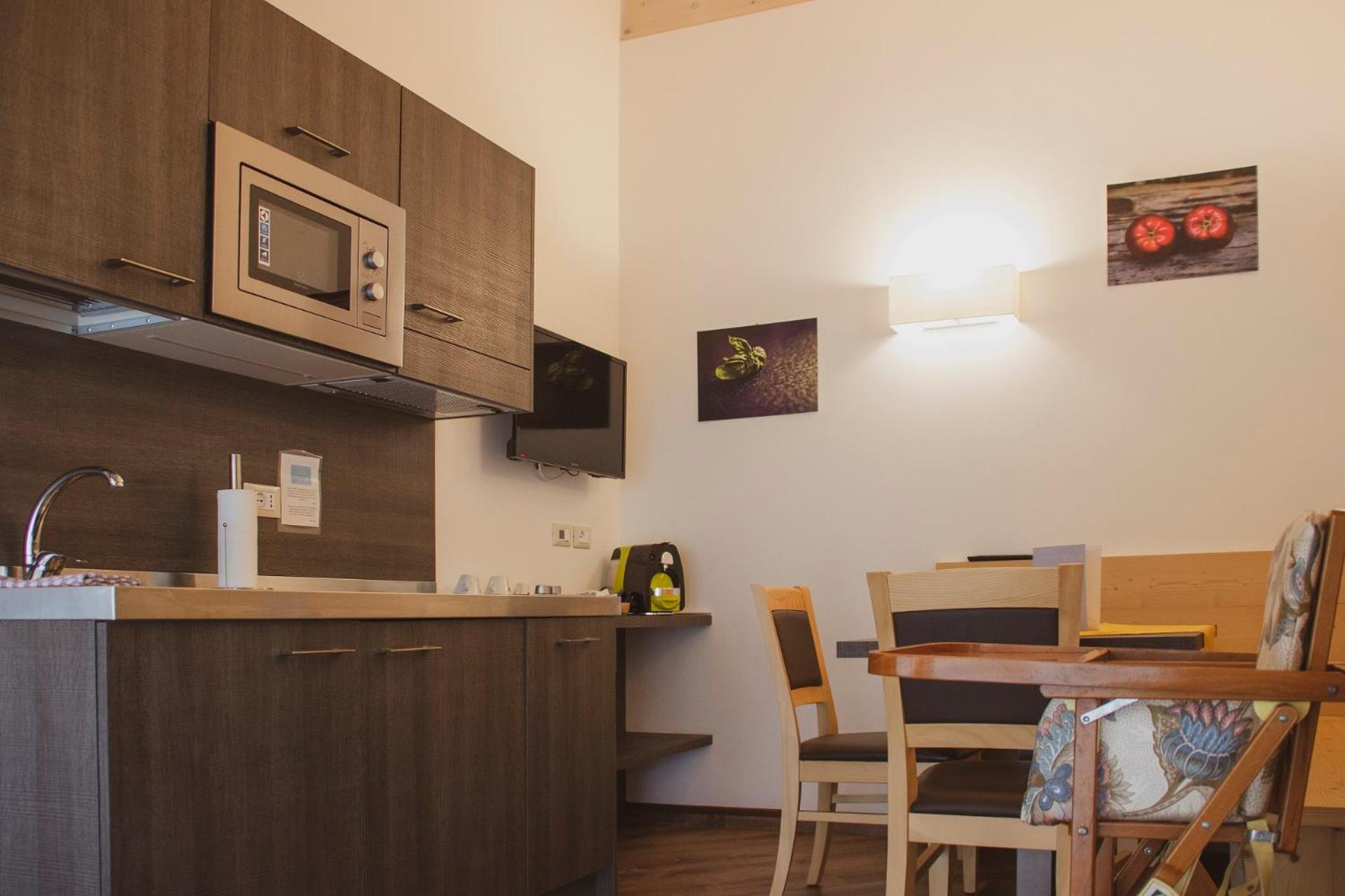 Deluxe Family Suite - Photo 2