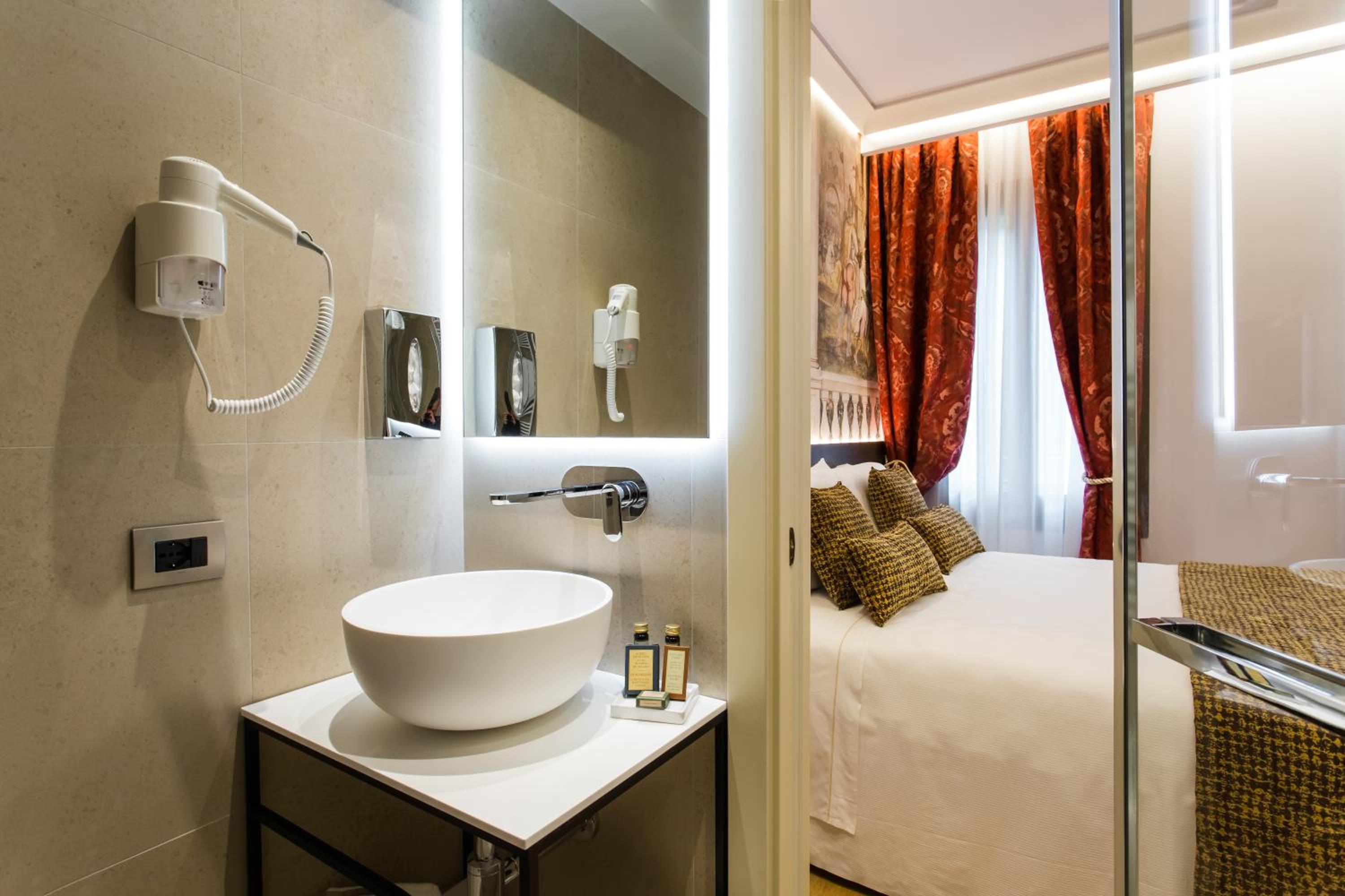 Double Room photo 3