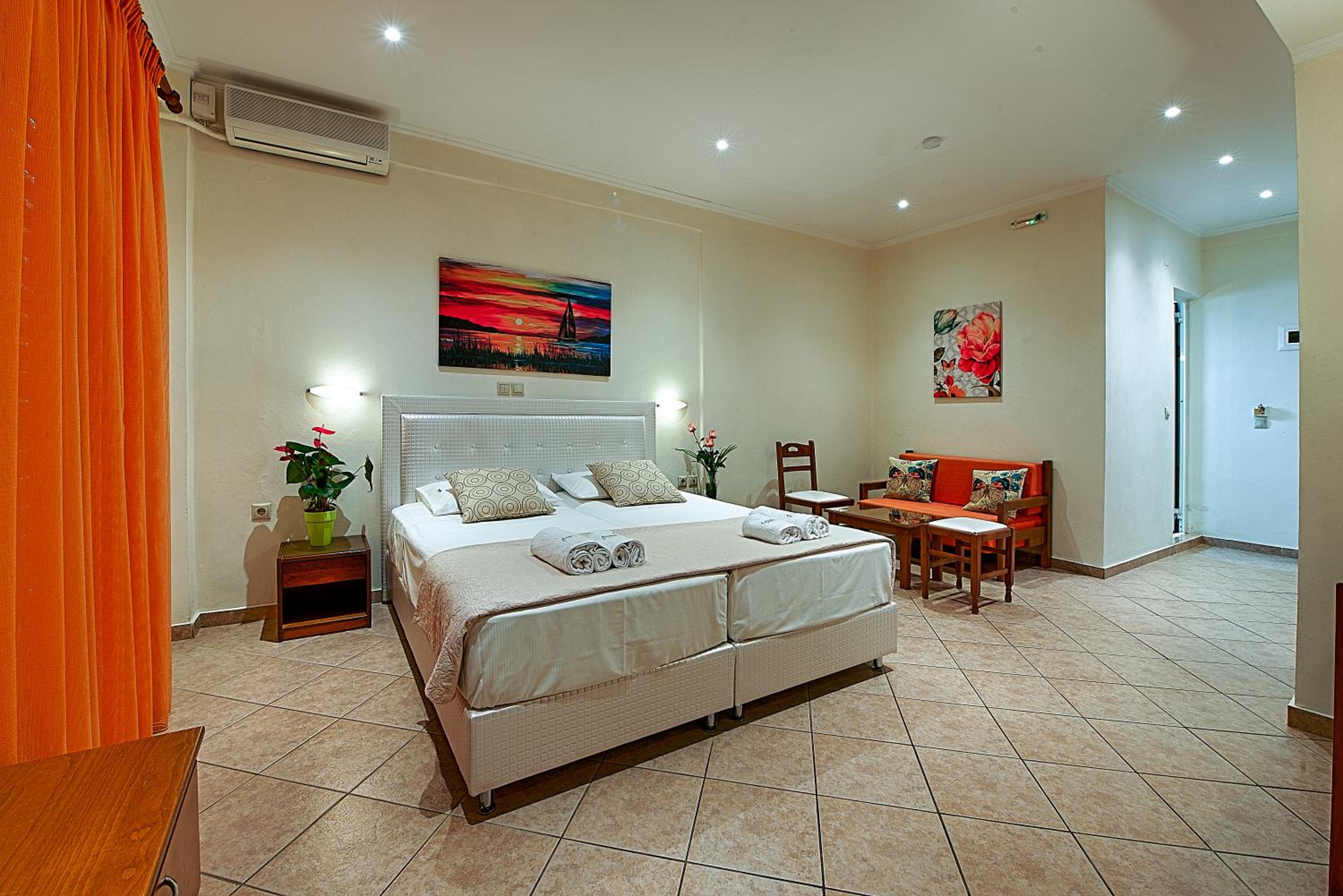 King Studio with Sofa Bed photo 1