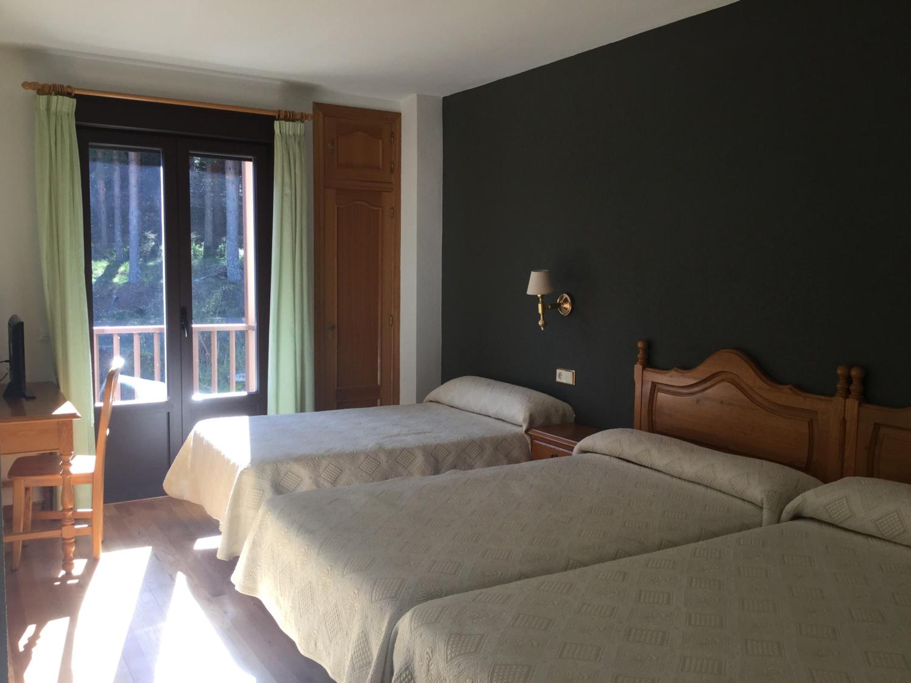 Classic Triple Room photo 2