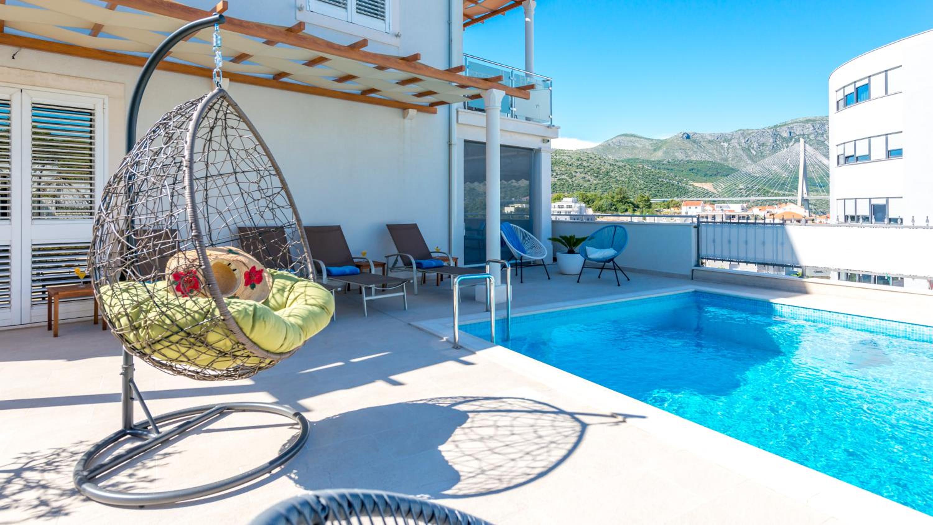 One-Bedroom Apartment with Balcony