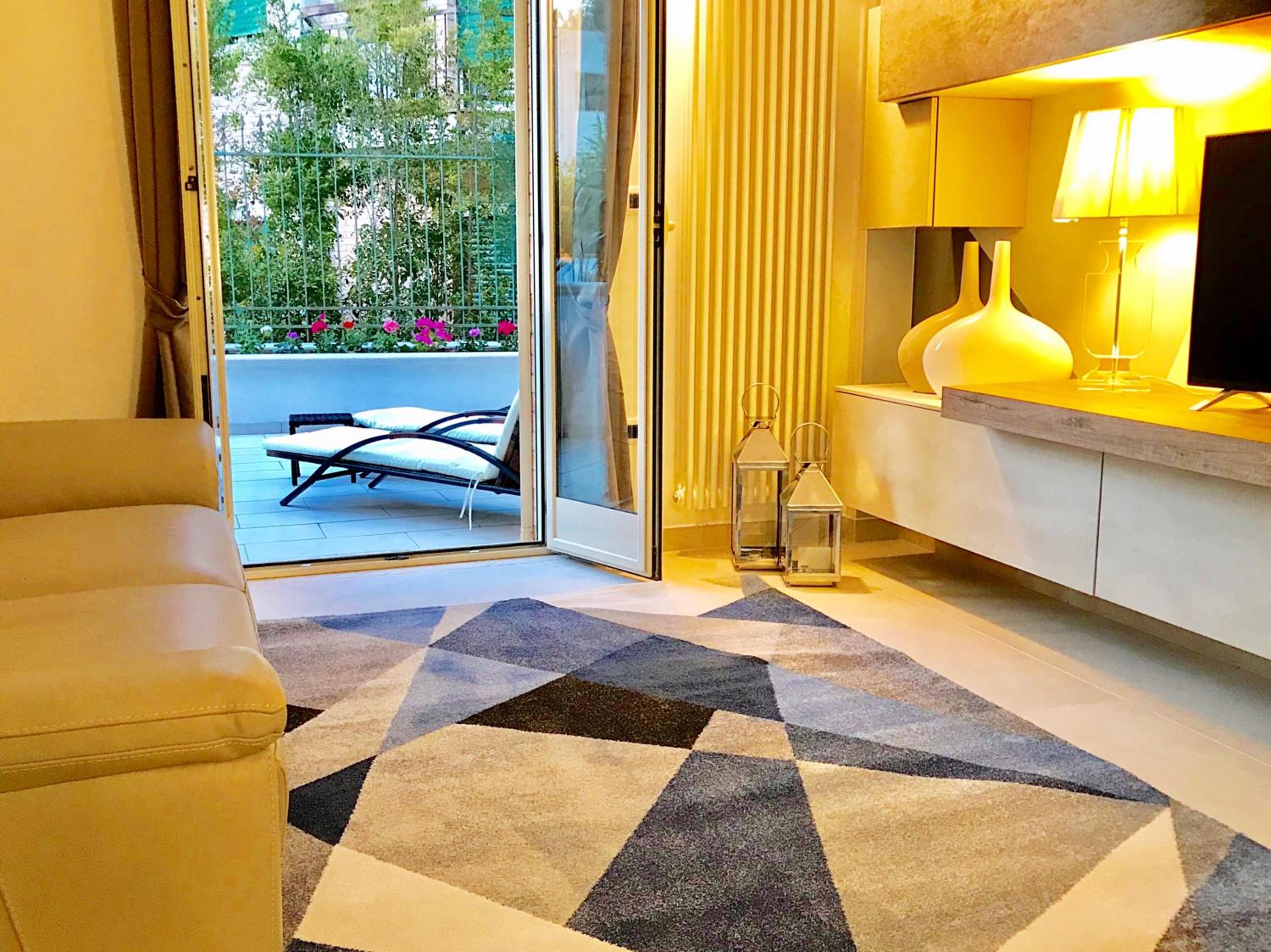 Deluxe Apartment