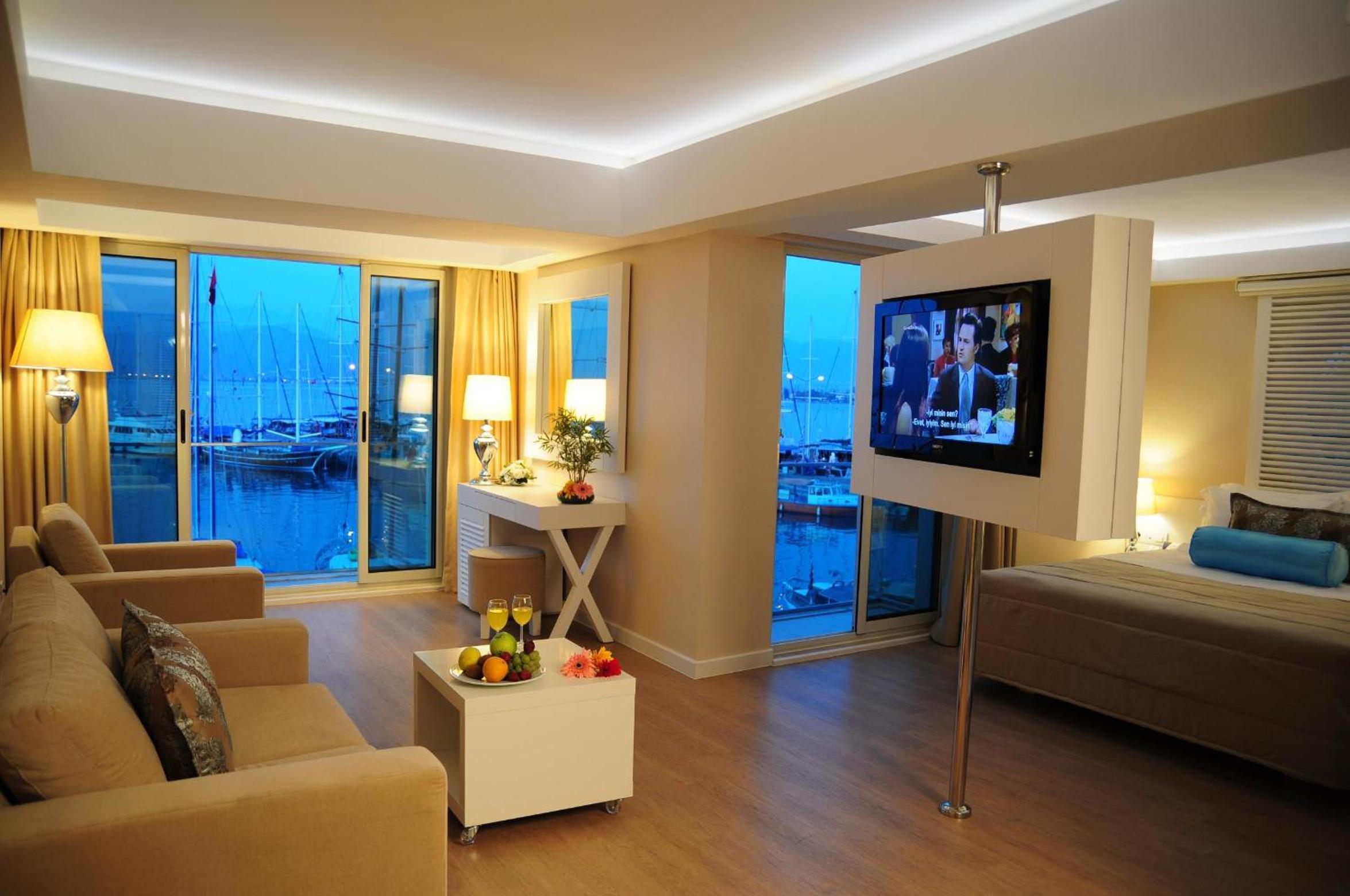 Deluxe Double Room with Sea View thumbnail 5