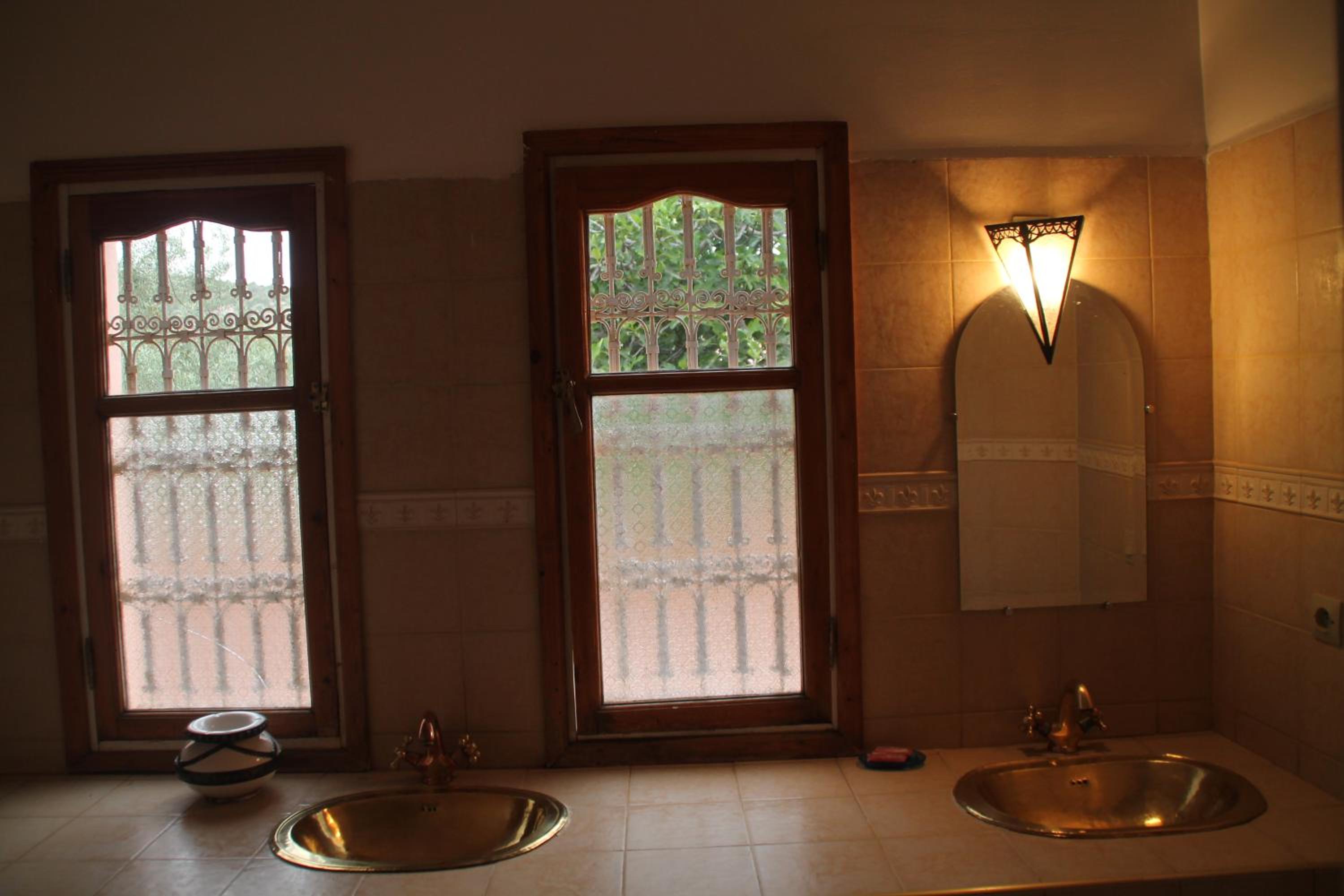 Deluxe Double Room (2 Adults + 1 Child) photo 3