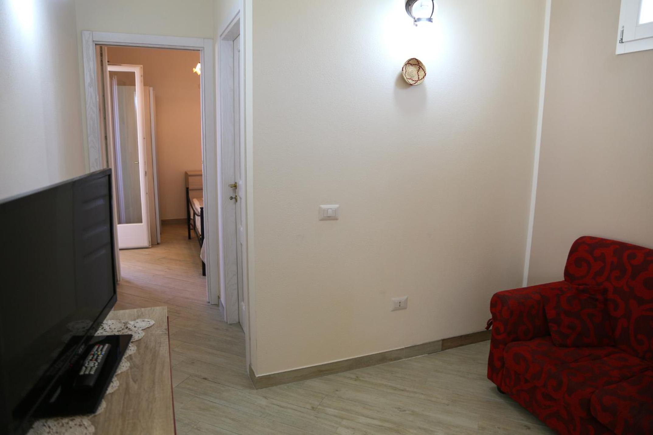 One-Bedroom Apartment photo 1