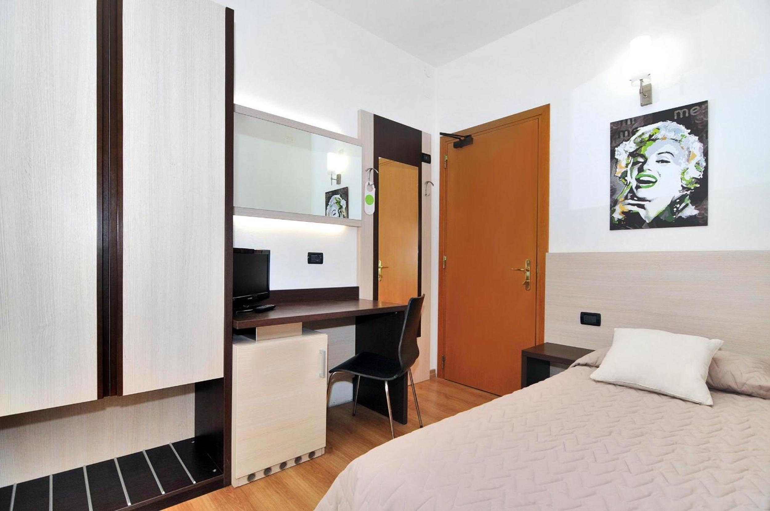 Single Room with Balcony and Side Sea View photo 1