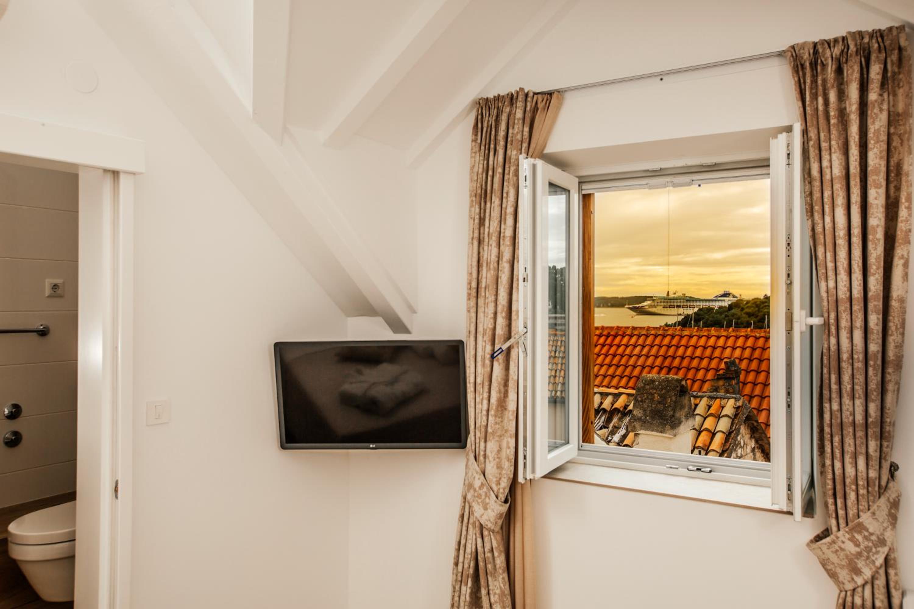 Superior Double or Twin Room with Sea View photo 2