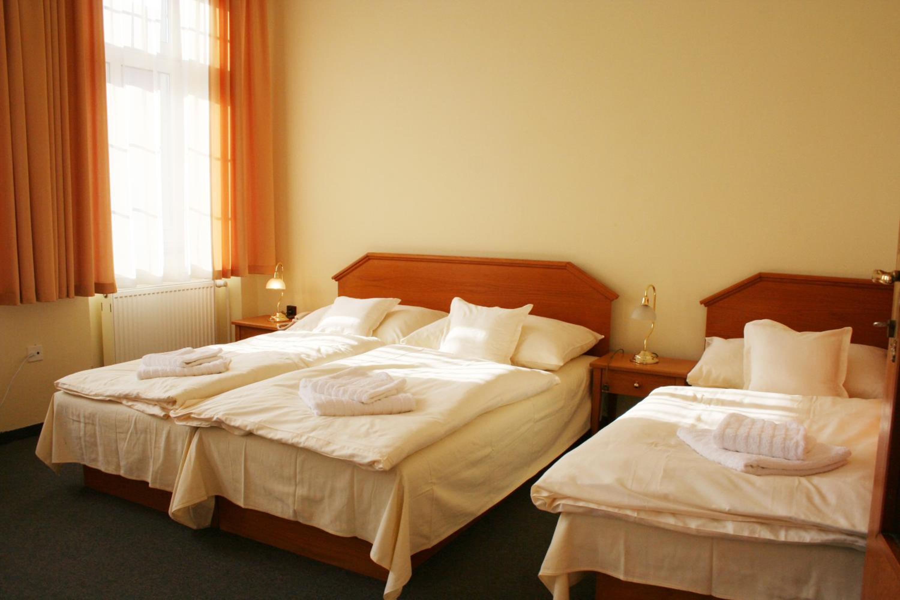 Triple Room with Private Bathroom - Photo 1