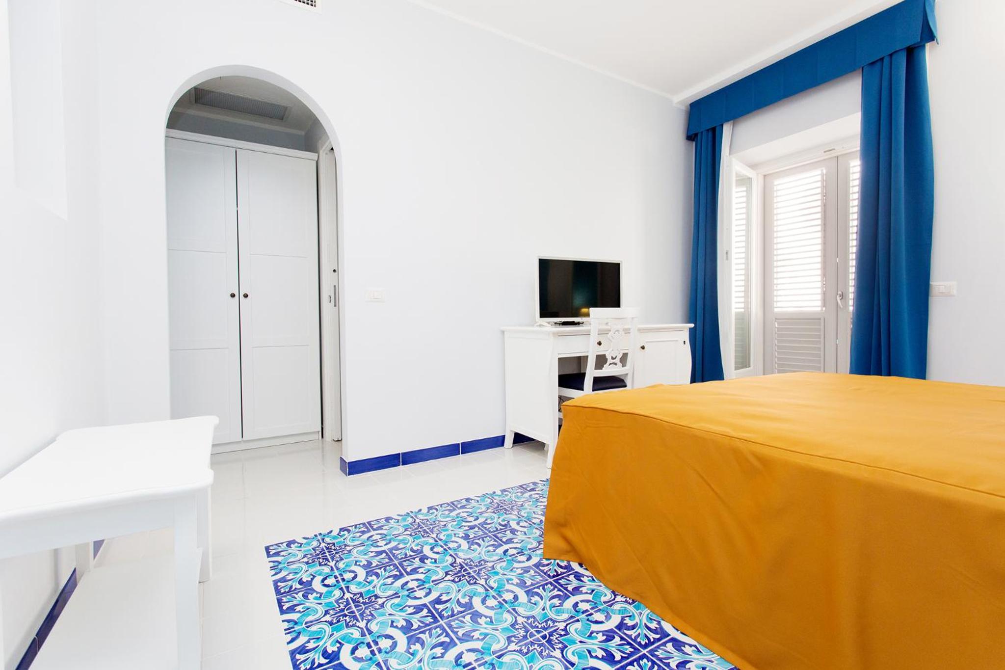 Standard Double Room - Photo 16