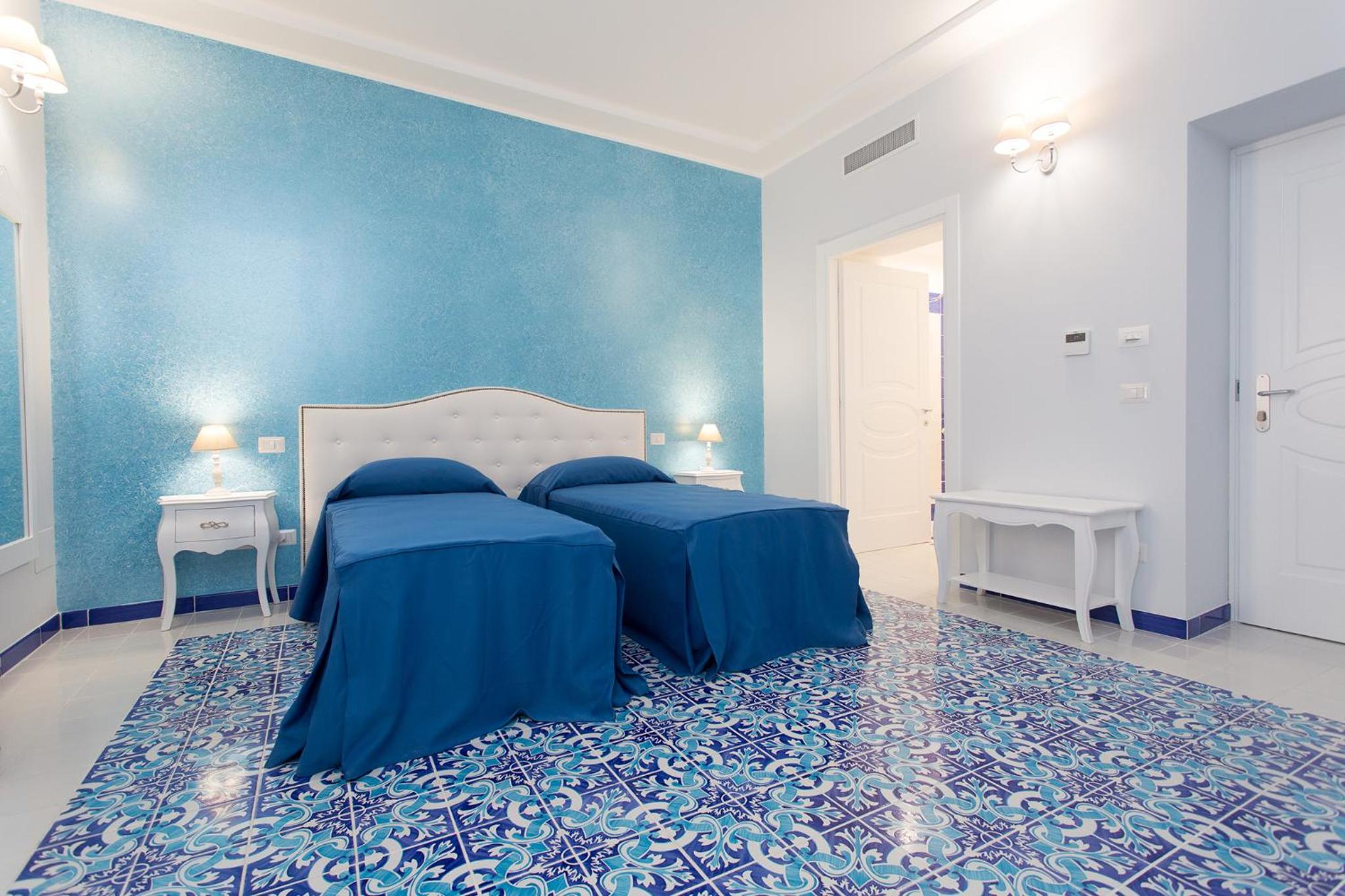 Standard Double Room - Photo 13