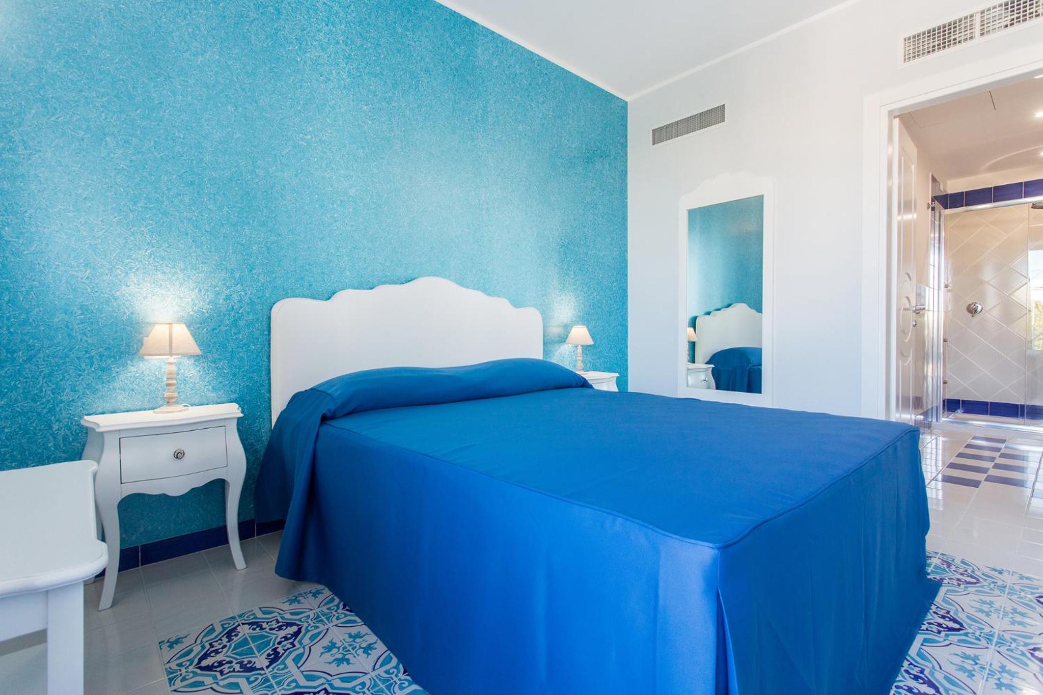 Standard Double Room - Photo 12