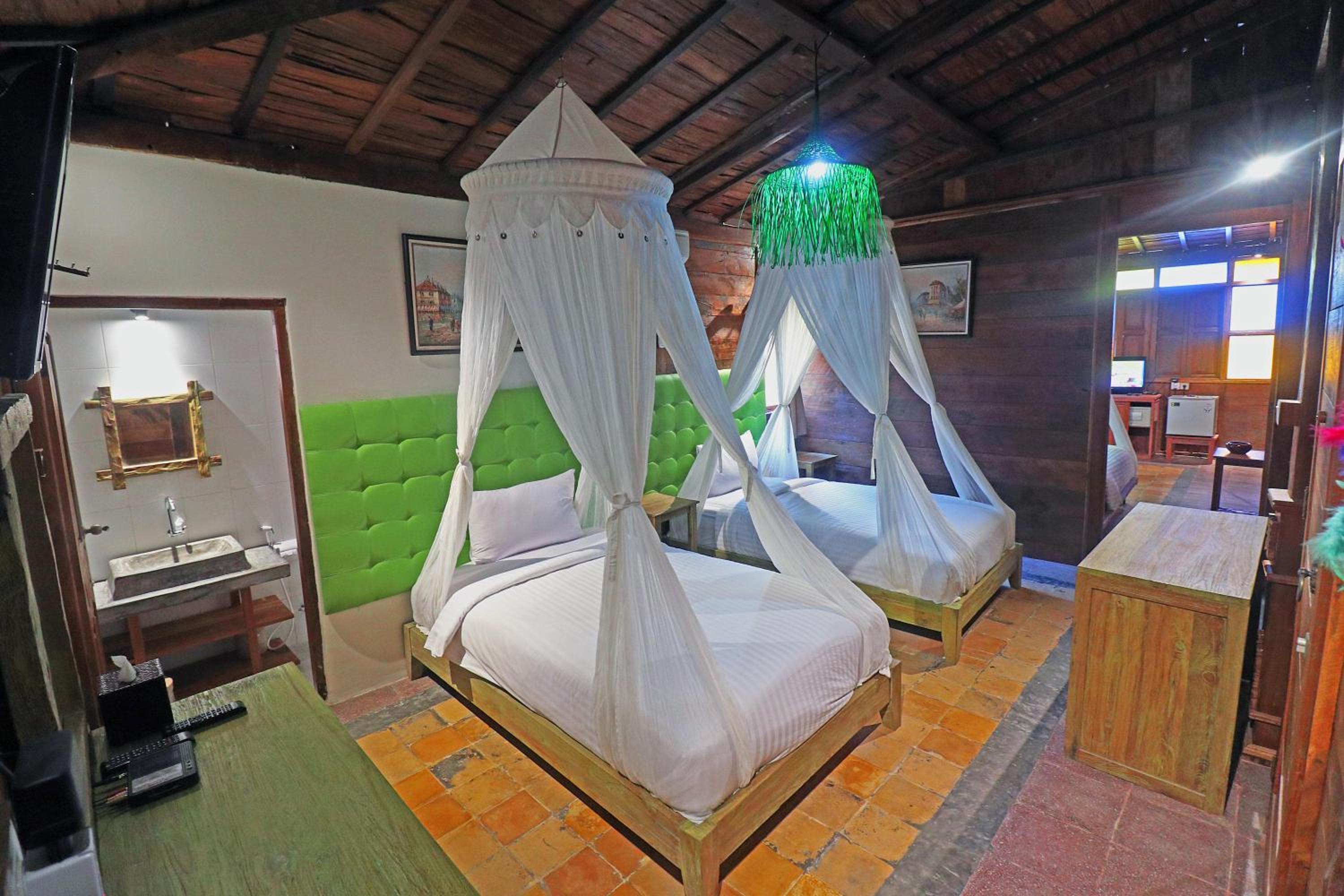 Standard Twin Room with Garden View - Photo 1